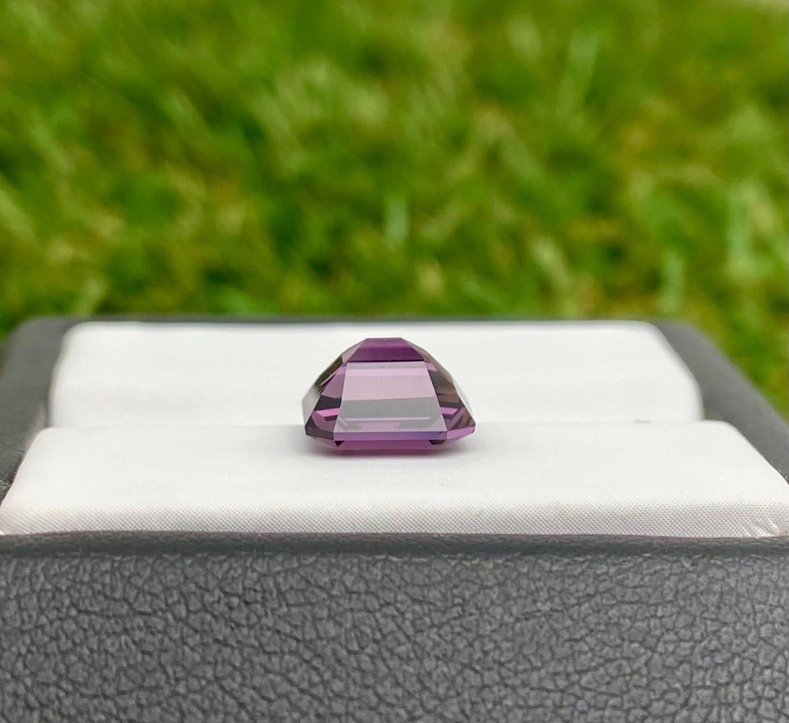 Certified Natural VS quality 2.45 Ct., Purple Spinel Loose gemstone, Octagon cut für Damen oder Herren im Angebot