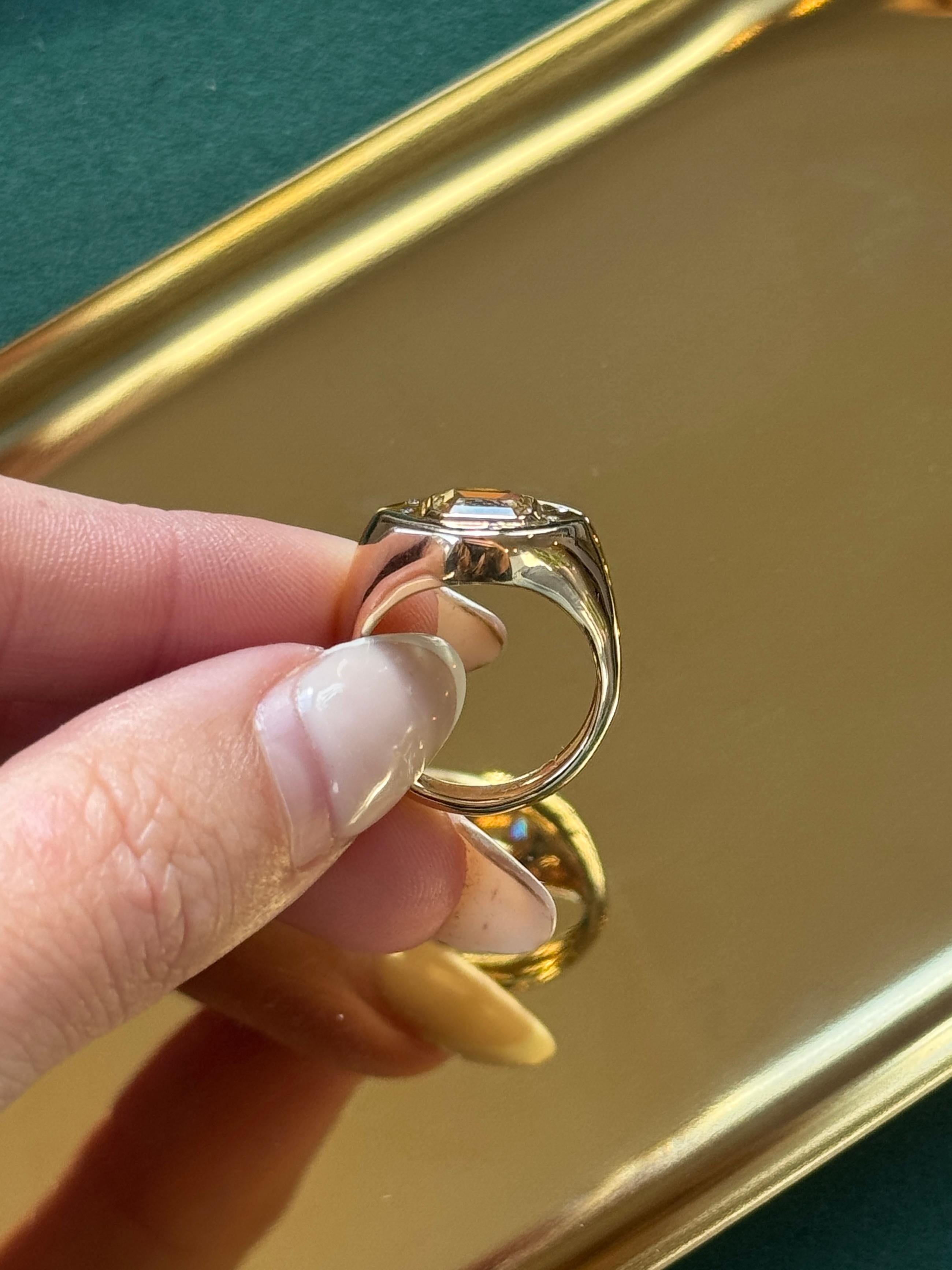 Anello con zaffiro giallo certificato Nature In condizioni Nuovo in vendita a London, GB