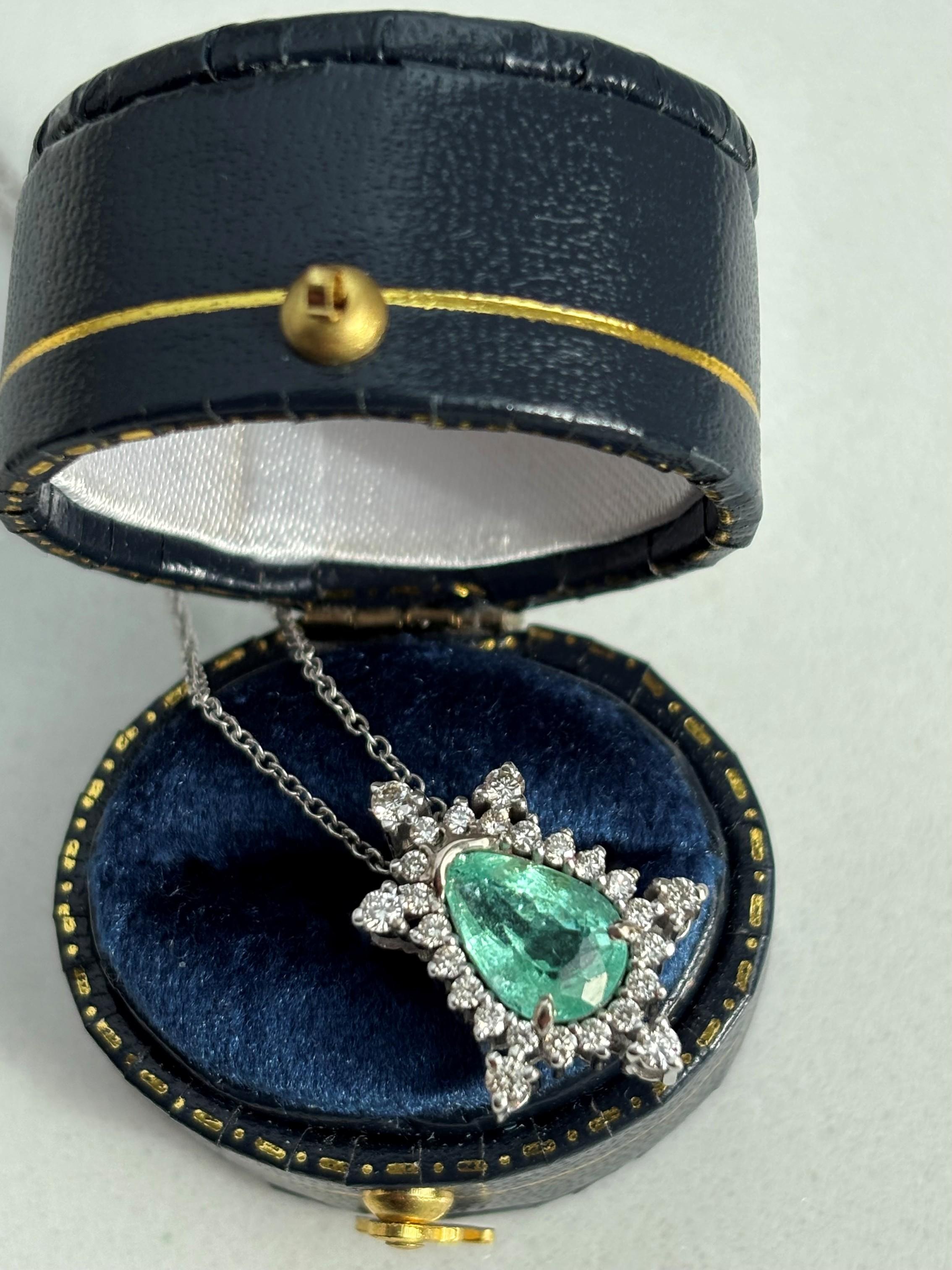 Taille poire Collier de Tourmaline Paraiba certifiée néon en or blanc 14K avec diamants en vente