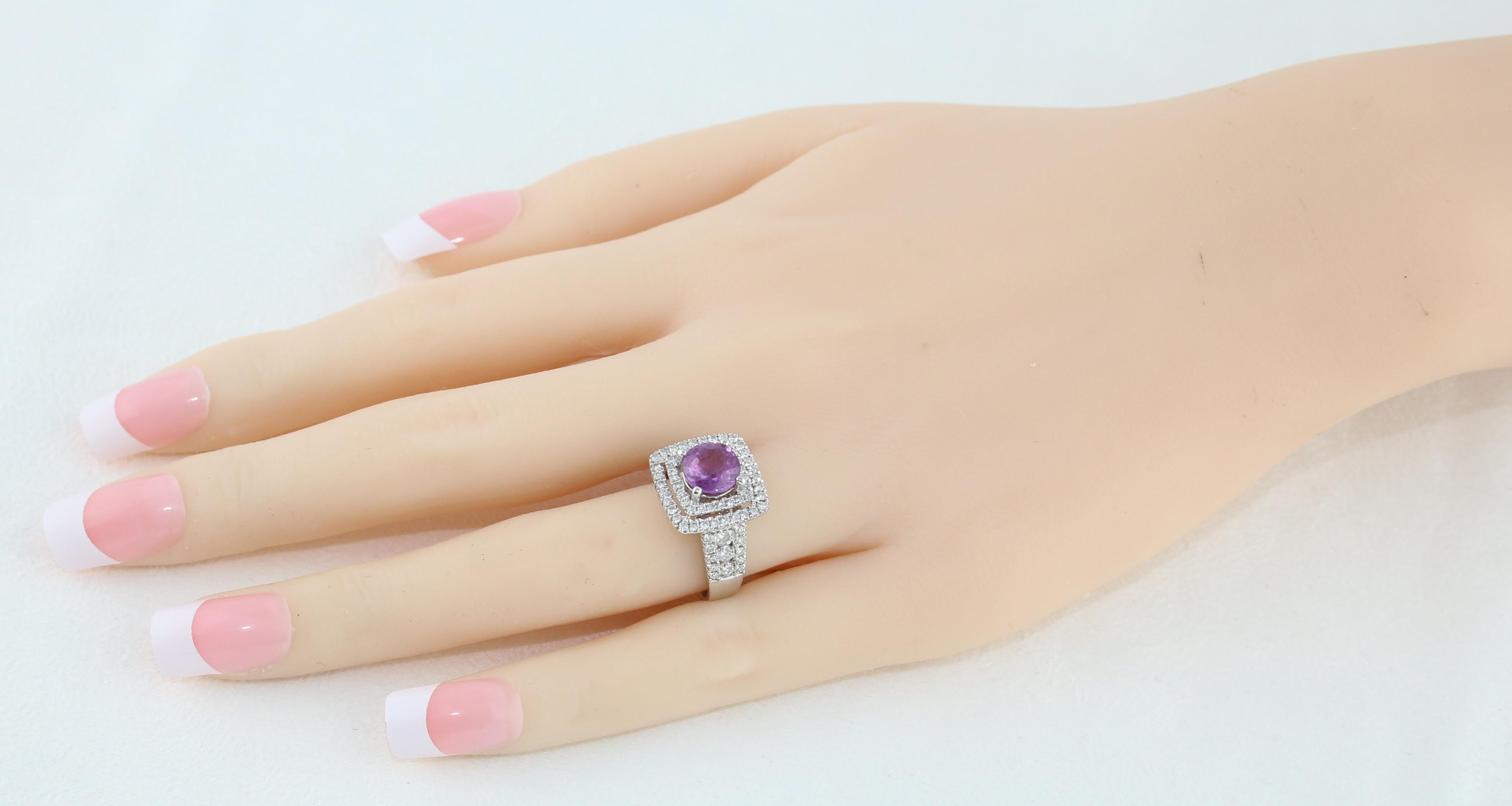 Round Cut Certified No Heat 1.97 Carat Pinkish Violet Sapphire Diamond Gold Ring For Sale
