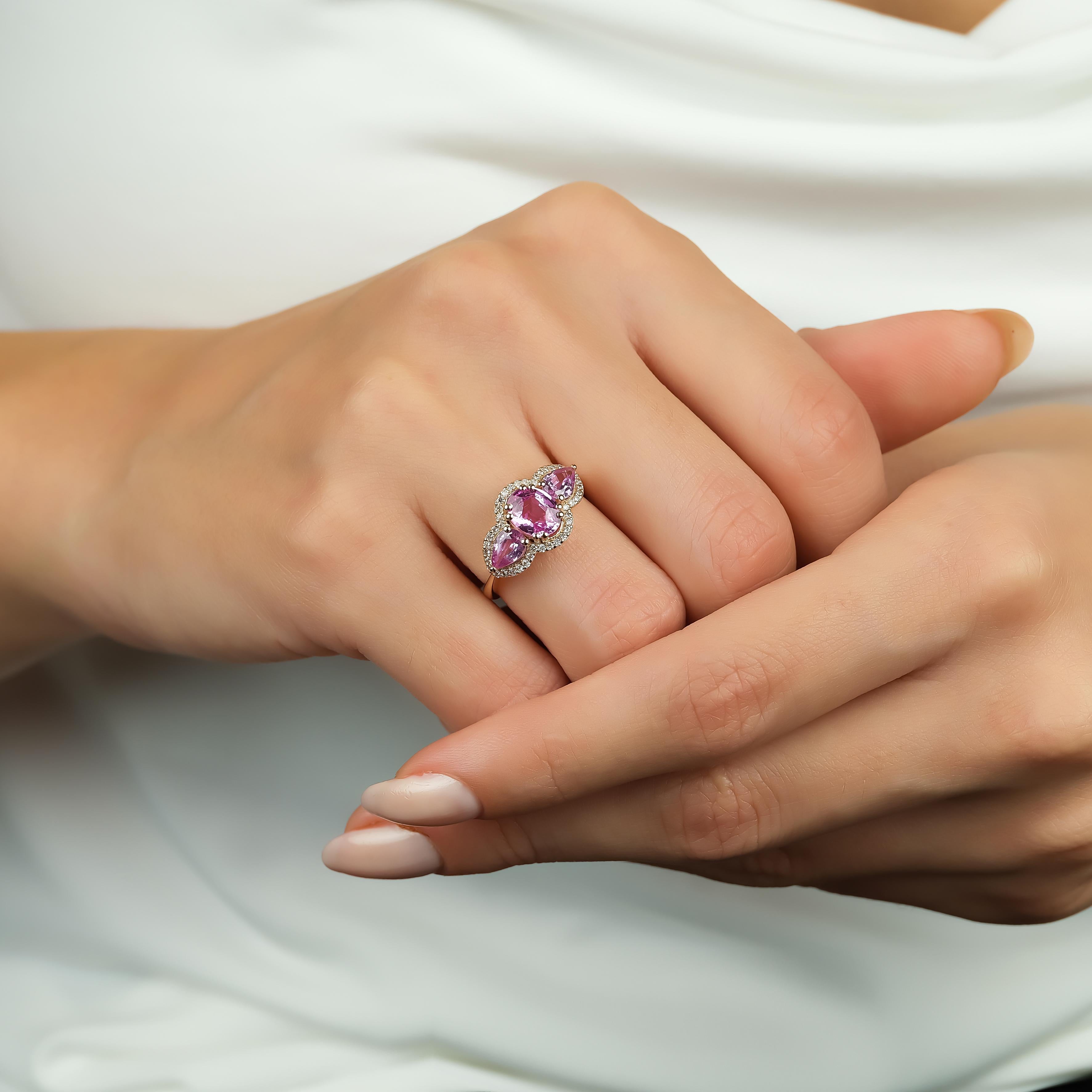 Certified No-Heat 2.47 Carat Pink Sapphire and .25 Carat F-VS/SI Diamond Ring In New Condition In Fatih, 34