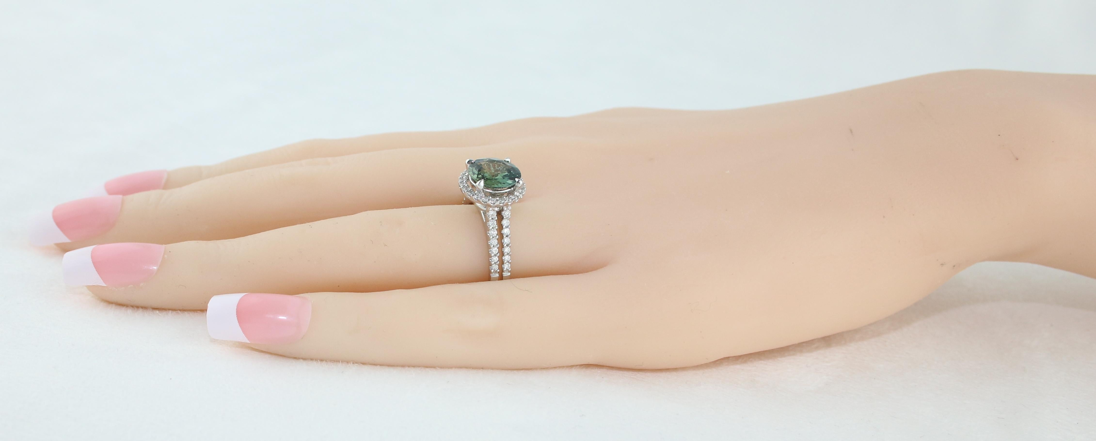 Round Cut Certified No Heat 2.56 Carat Bluish Green Sapphire Diamond Gold Ring For Sale