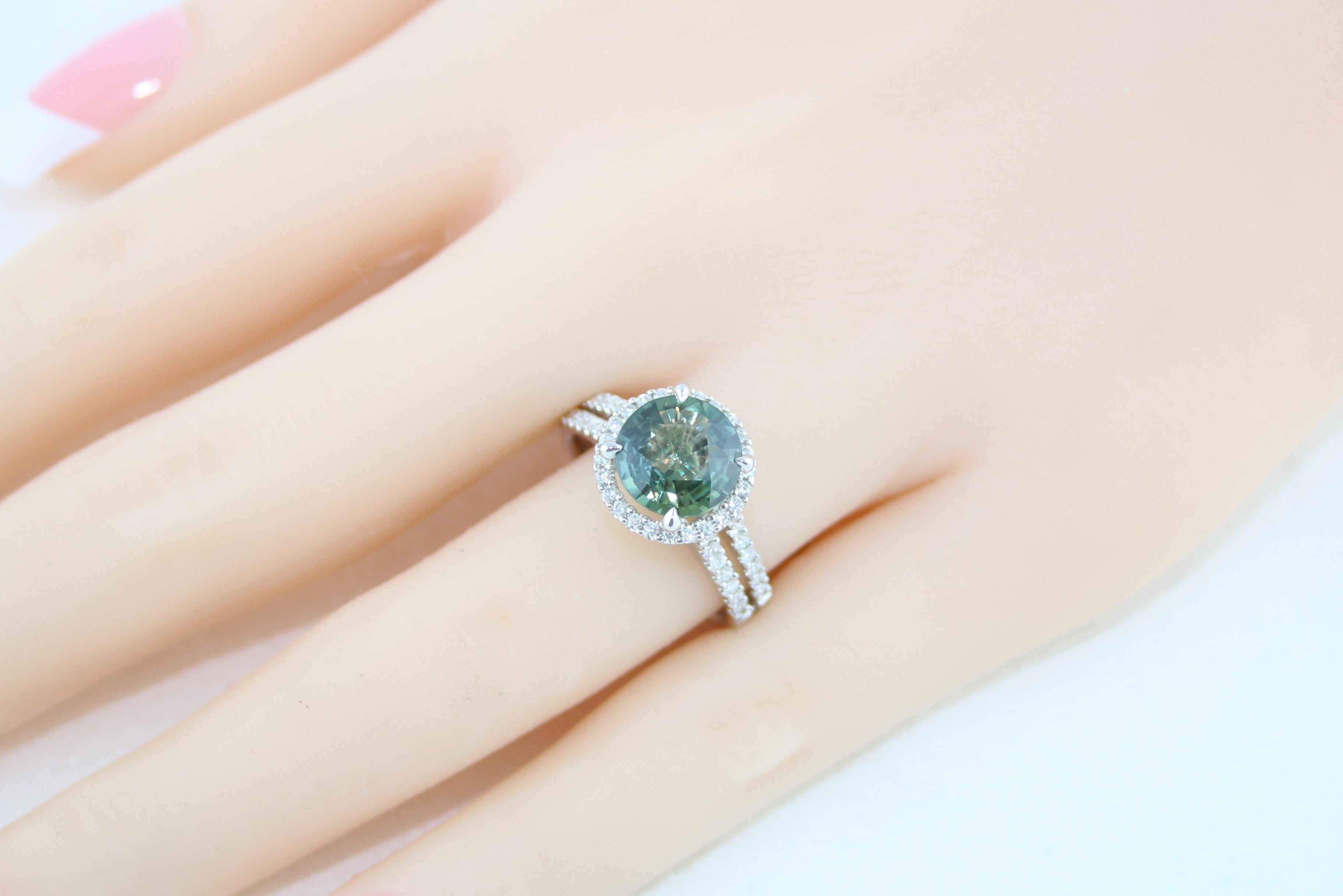 Women's Certified No Heat 2.56 Carat Bluish Green Sapphire Diamond Gold Ring For Sale