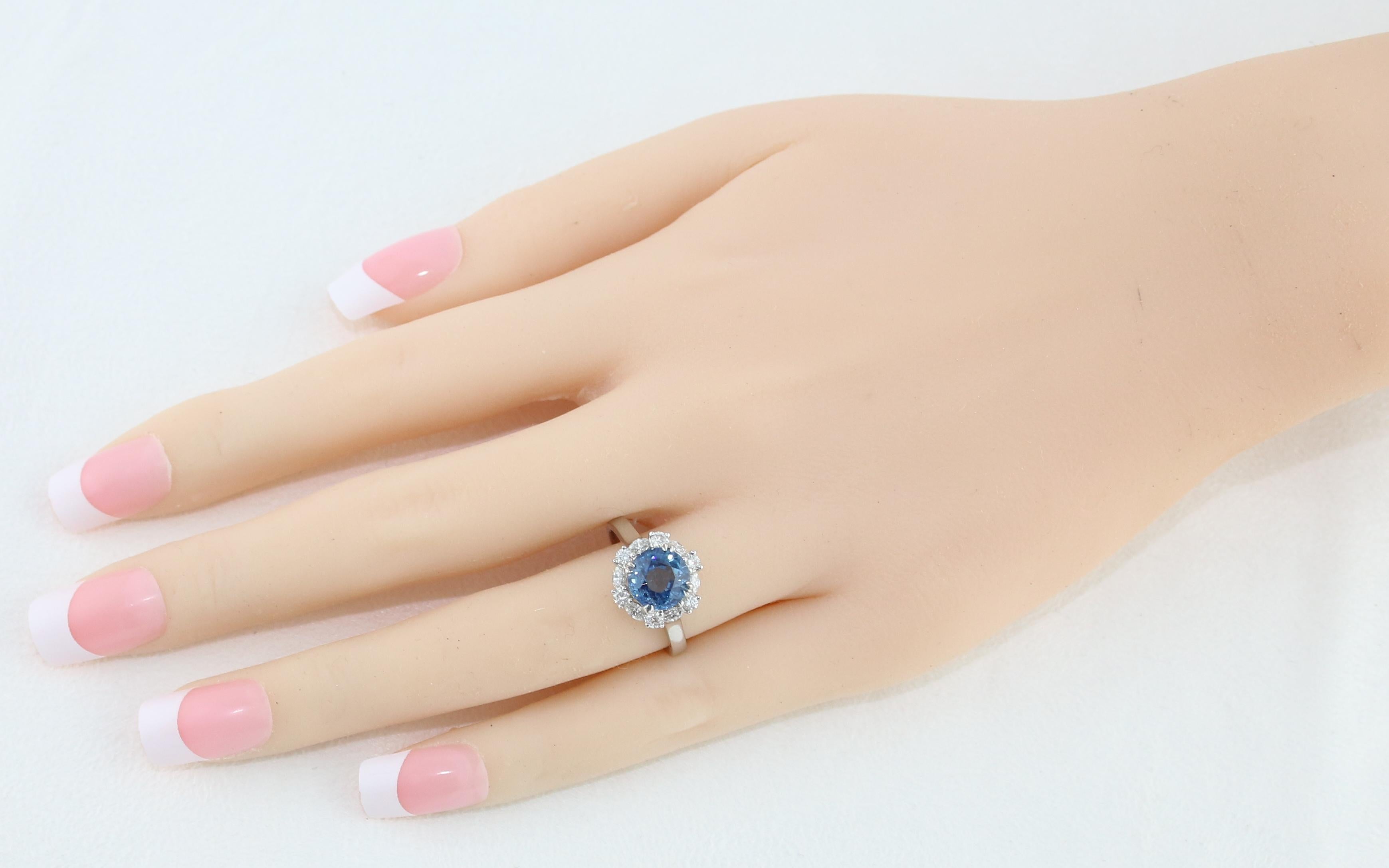 Contemporary Certified No Heat 2.97 Carat Sky Blue Sapphire Halo Diamond Ring For Sale