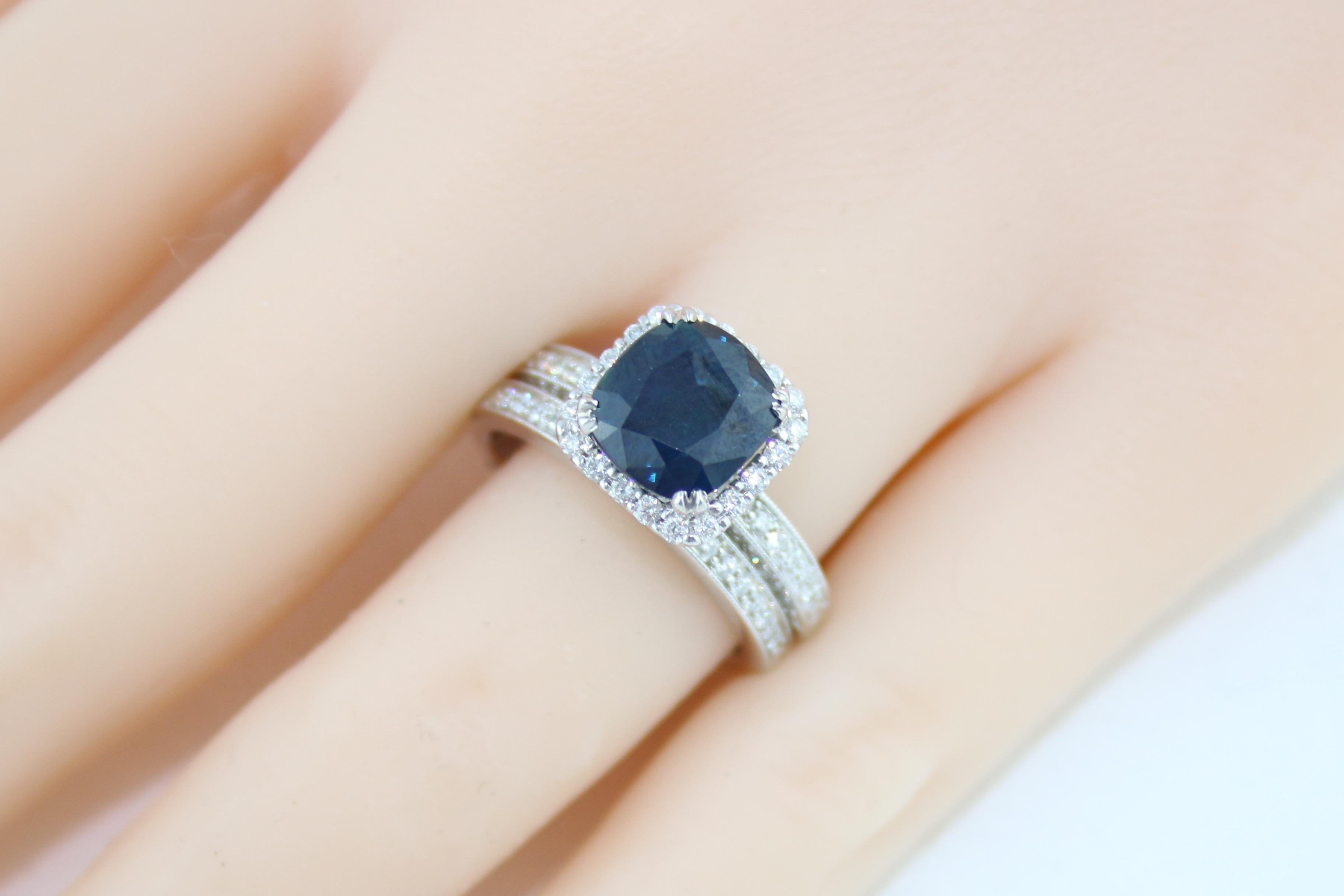 Certified No Heat 4.22 Carat Cushion Blue Sapphire Diamond Gold Ring & Band Set For Sale 3