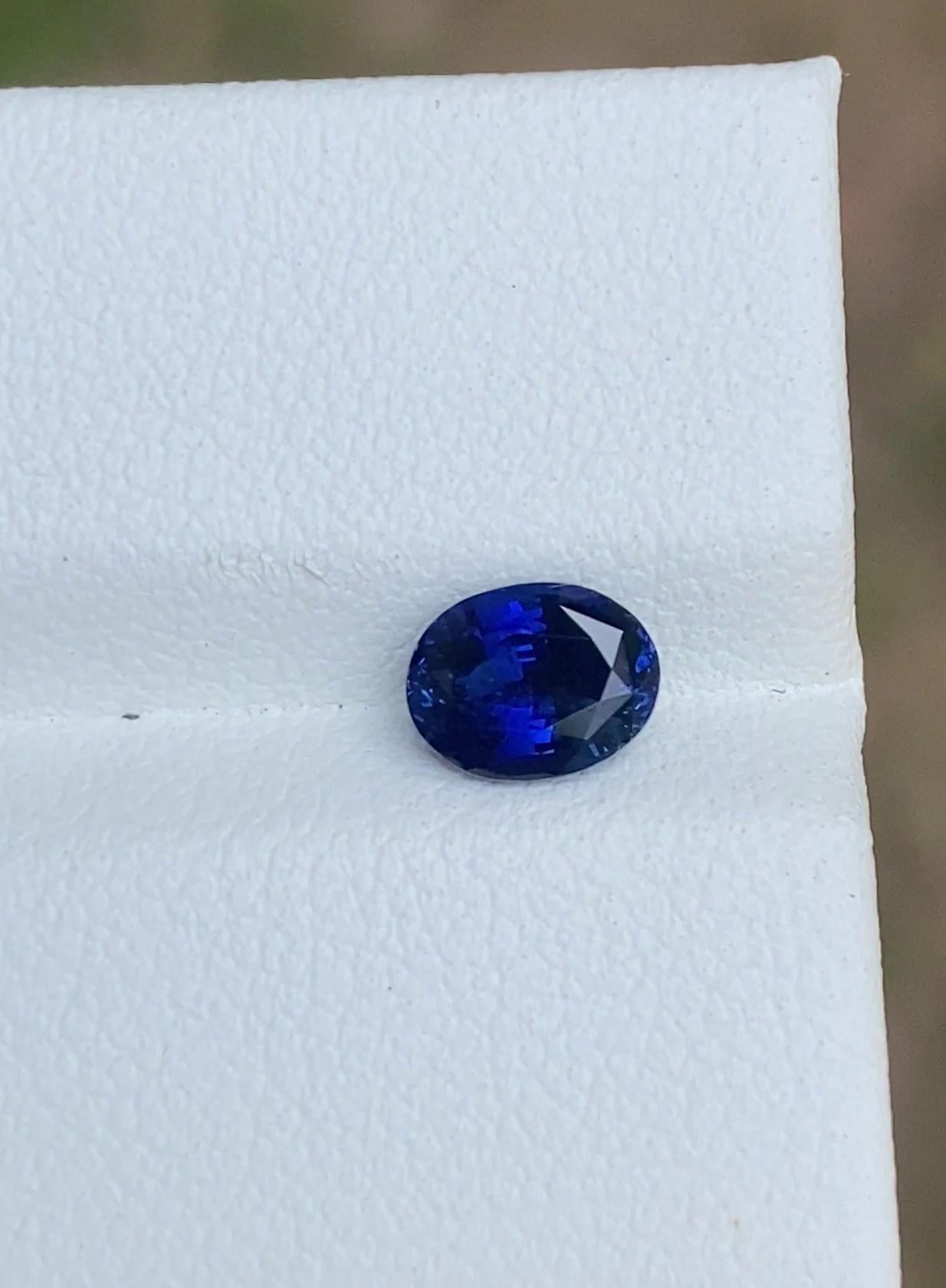 Modern Certified Blue Sapphire Ceylon Origin Gemstone 1.05 Ct For Sale