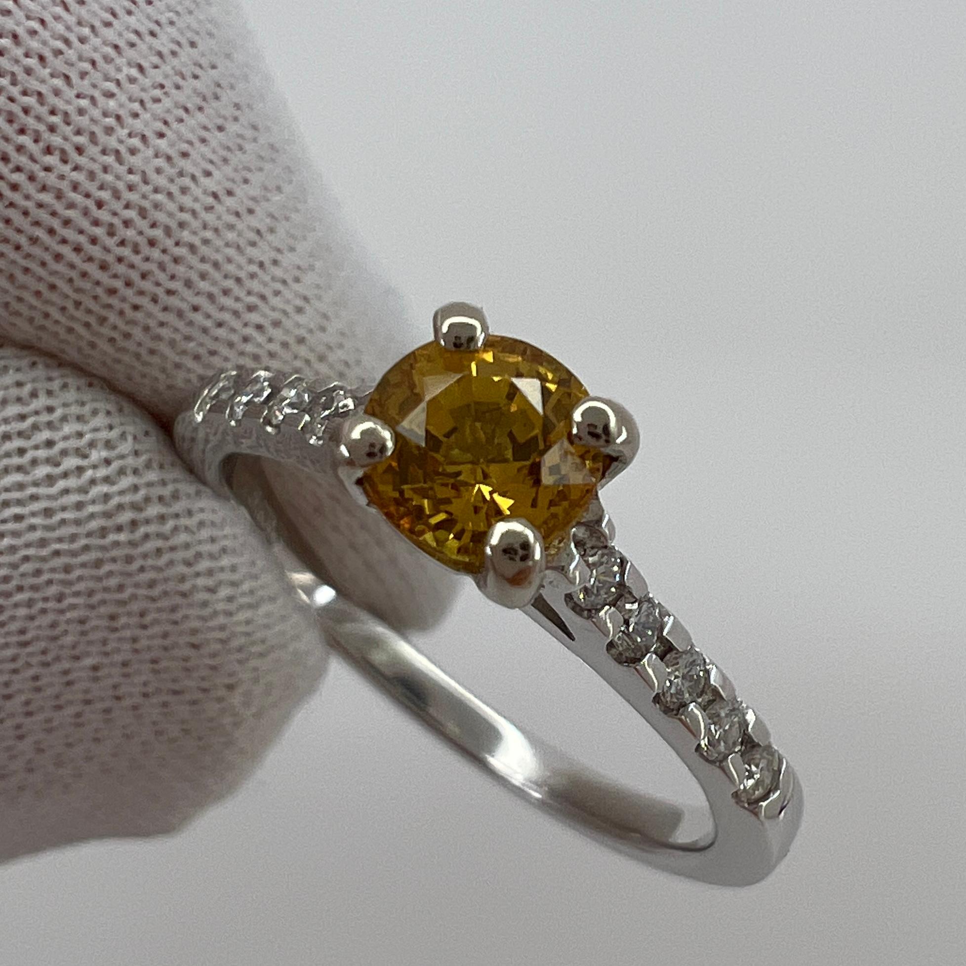 Bague en or blanc 18 carats avec saphir jaune orange de Ceylan certifié sans chaleur et diamants en vente 8