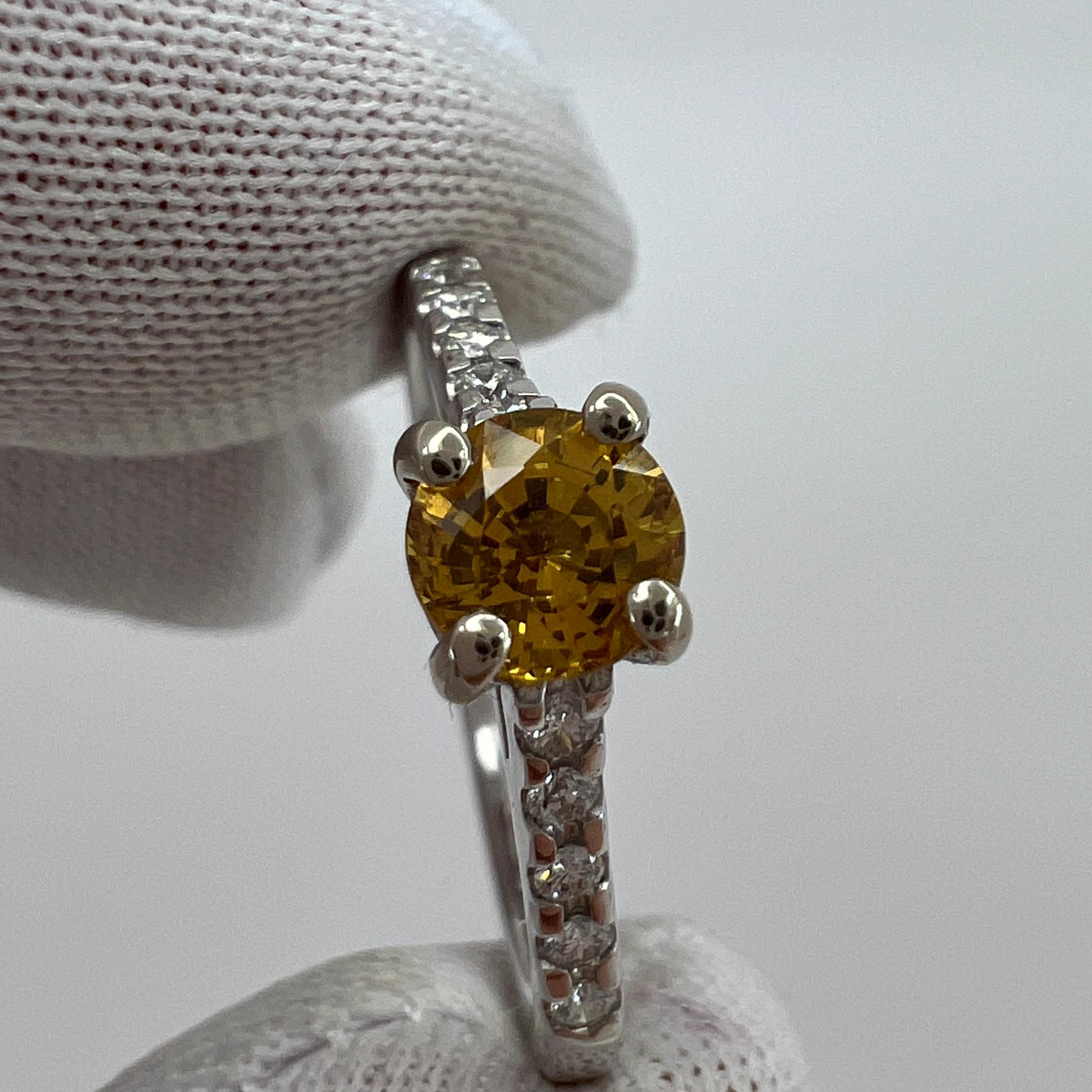 18 Karat Weißgold Ring, zertifizierter unerhitzter feiner Ceylon gelber, orangefarbener Saphir Diamant (Rundschliff) im Angebot