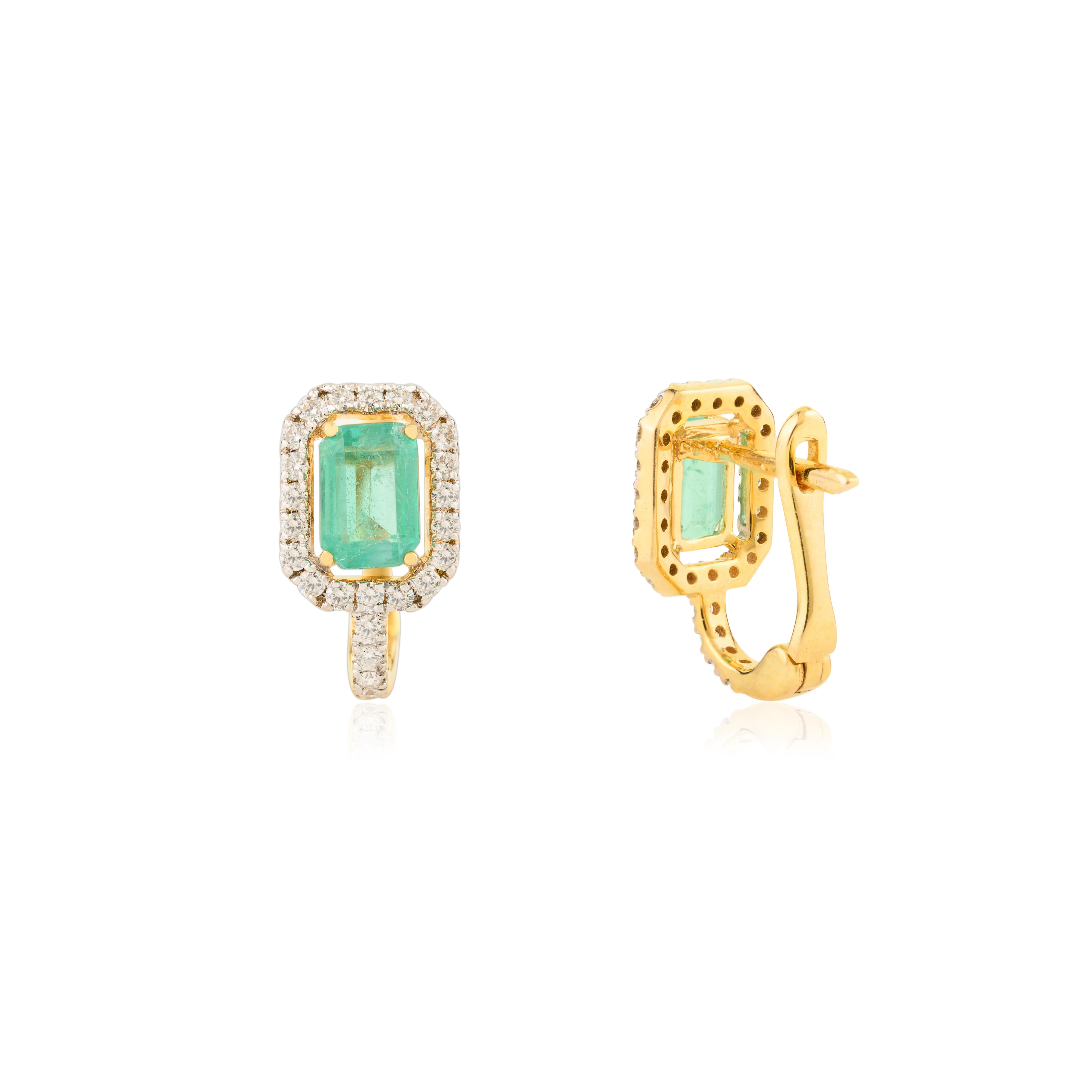 Pendientes de clip de oro amarillo de 14k con esmeraldas octogonales certificadas y halo de diamantes en venta 1