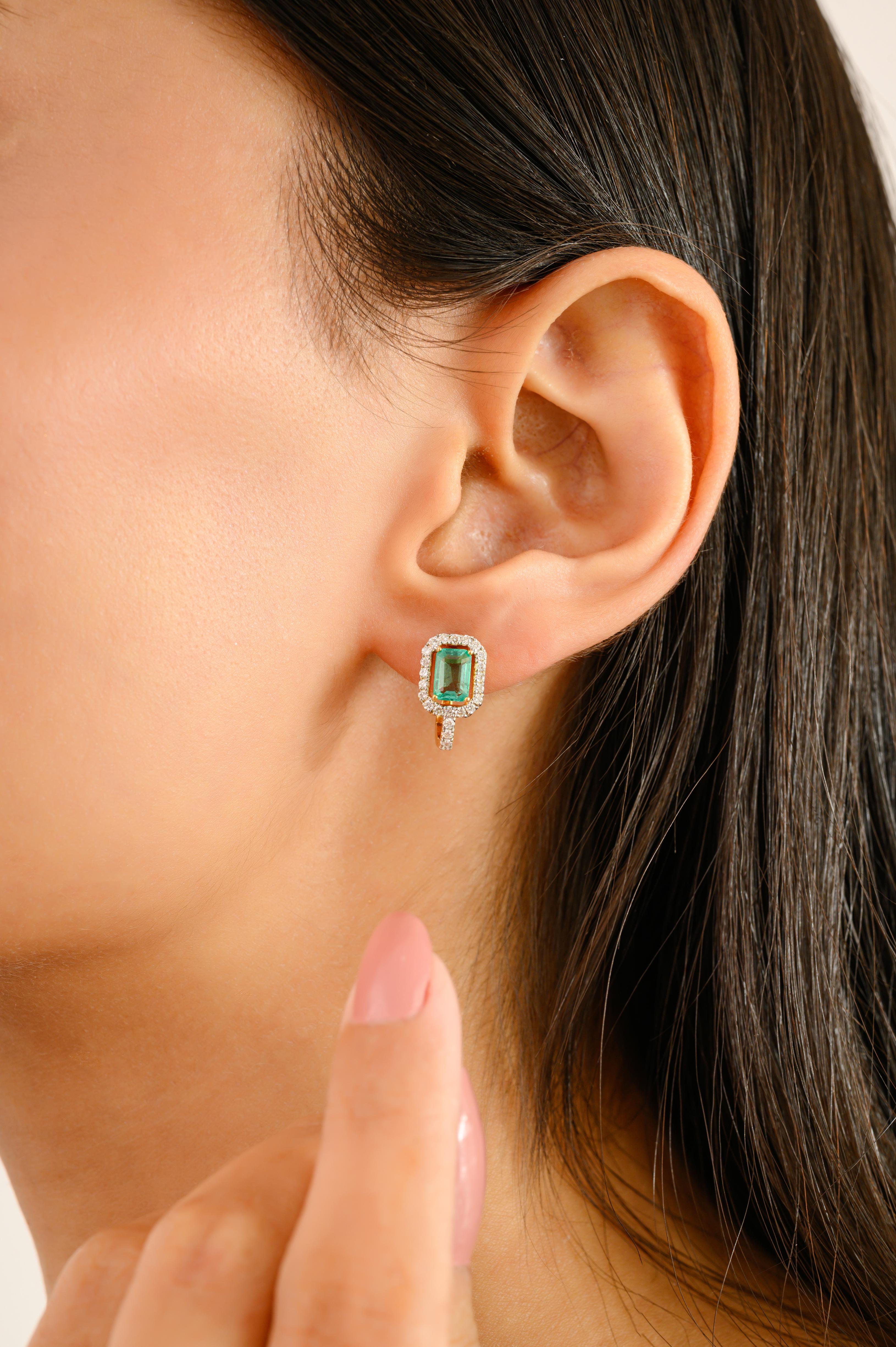 Pendientes de clip de oro amarillo de 14k con esmeraldas octogonales certificadas y halo de diamantes en venta 2