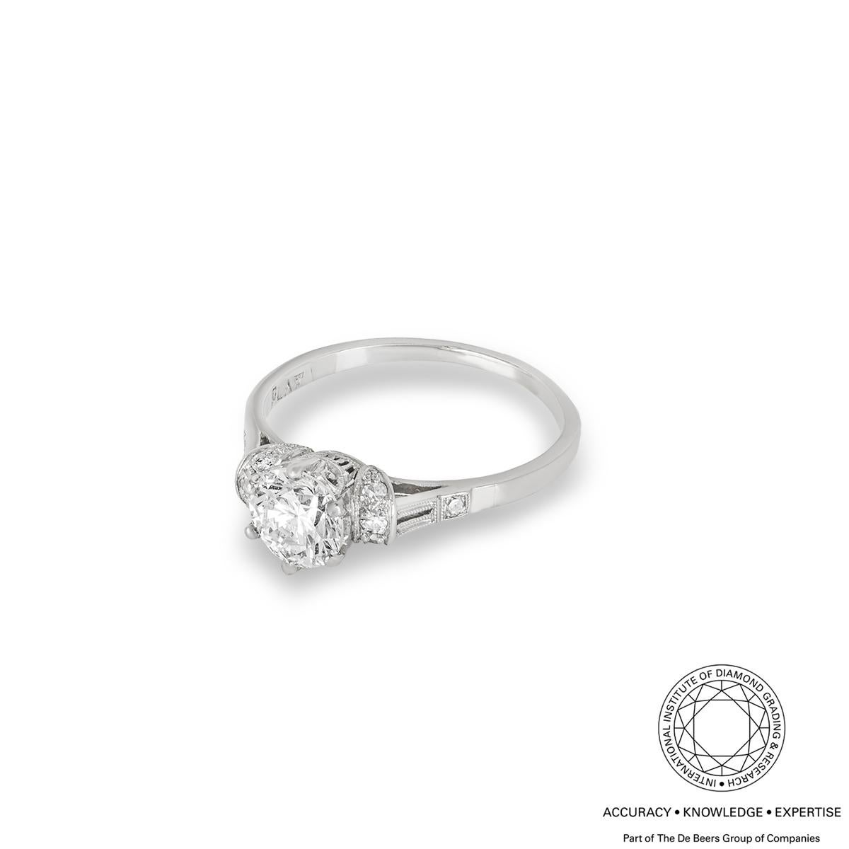 Bague de fiançailles en platine avec diamant certifié de 0,88 carat de taille ancienne Bon état - En vente à London, GB