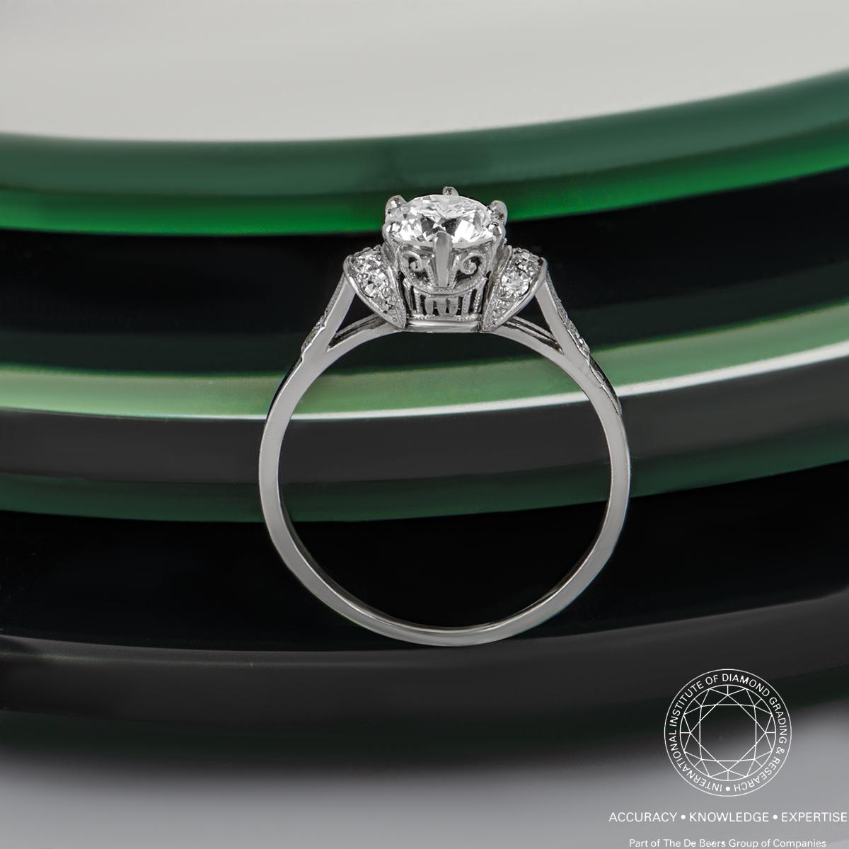 Bague de fiançailles en platine avec diamant certifié de 0,88 carat de taille ancienne en vente 1