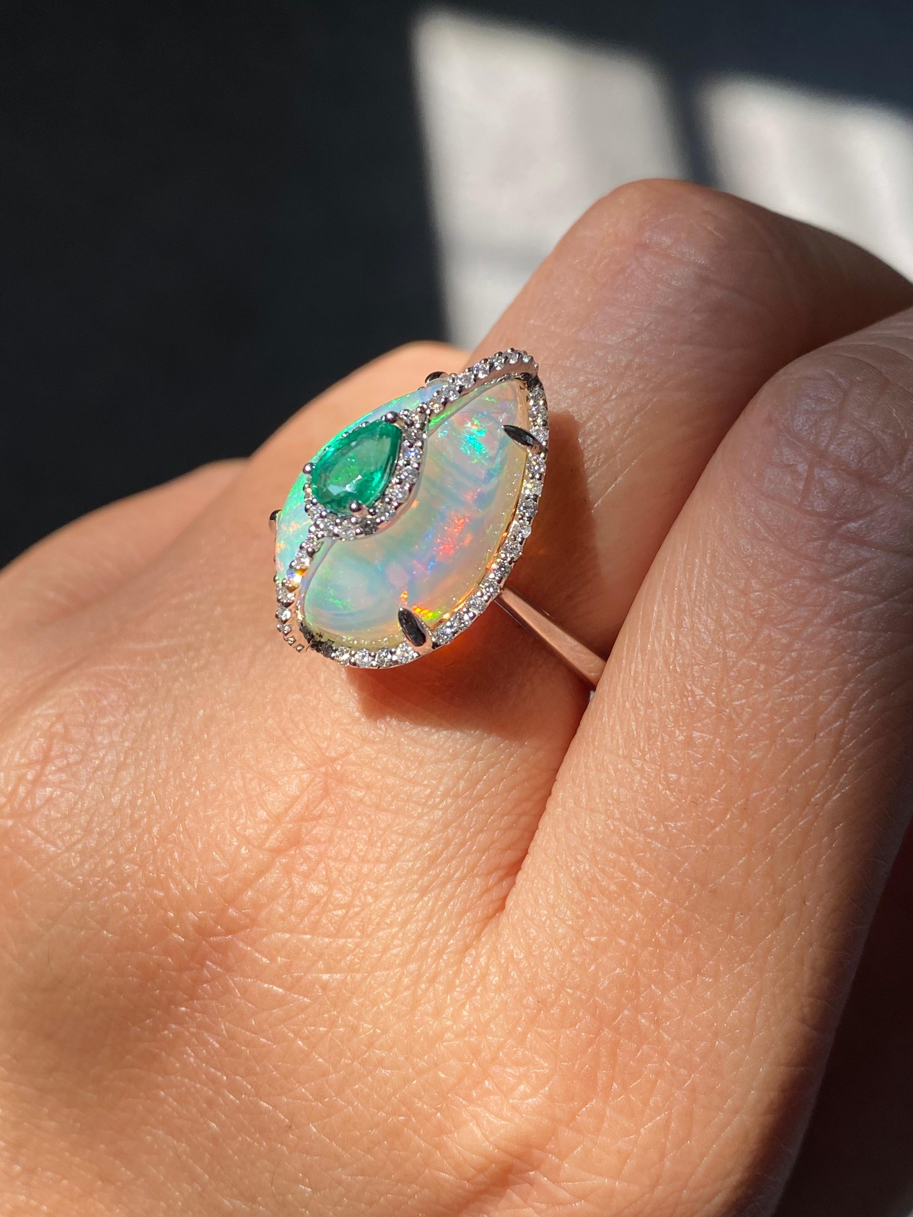 Women's or Men's Certified Opal 18KT White Gold, Diamonds And Emerald Cocktail Ring For Sale