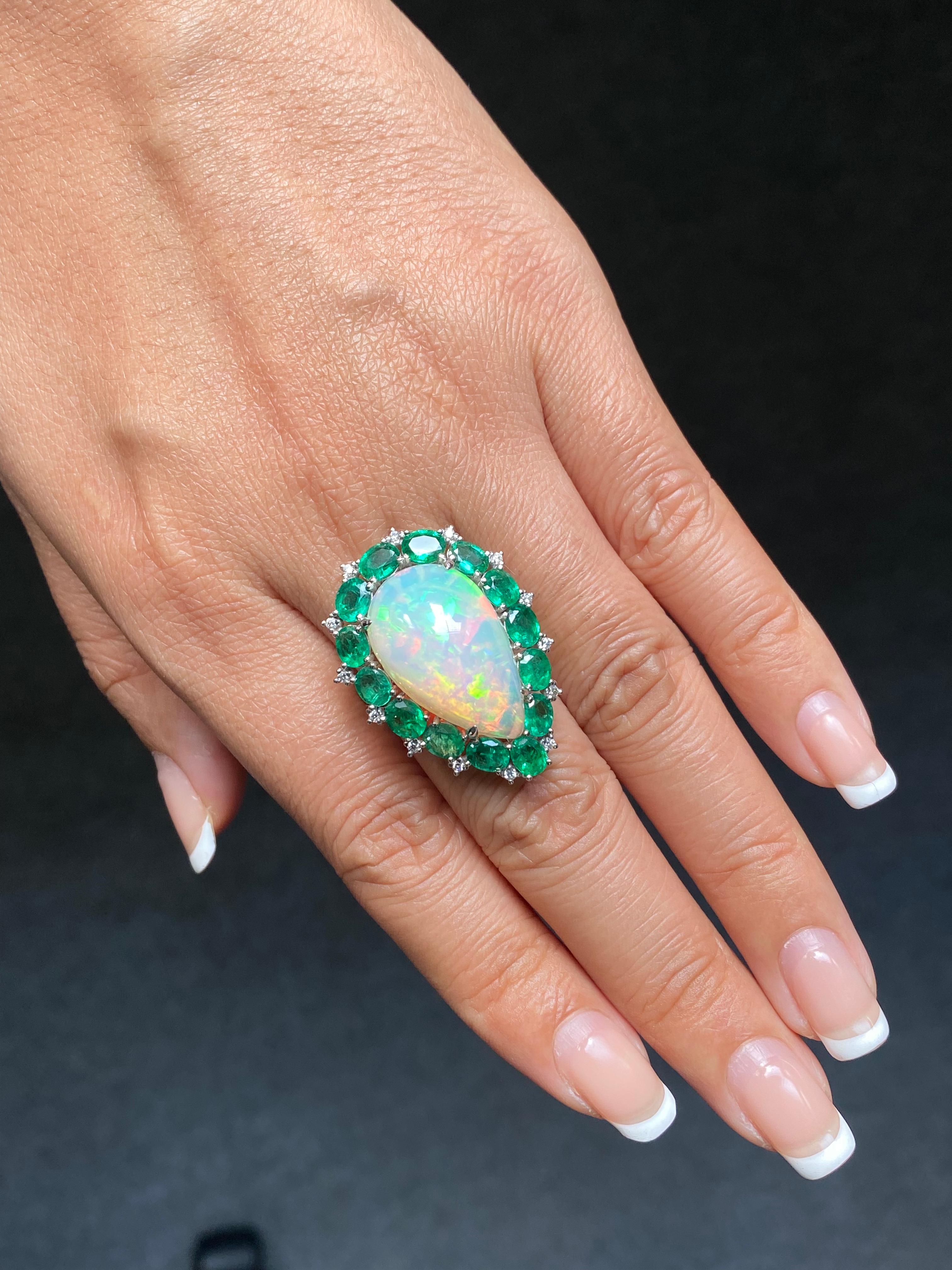 Certified Opal and Emerald Cocktail Ring Set In 18 K White Gold In New Condition For Sale In Bangkok, Thailand