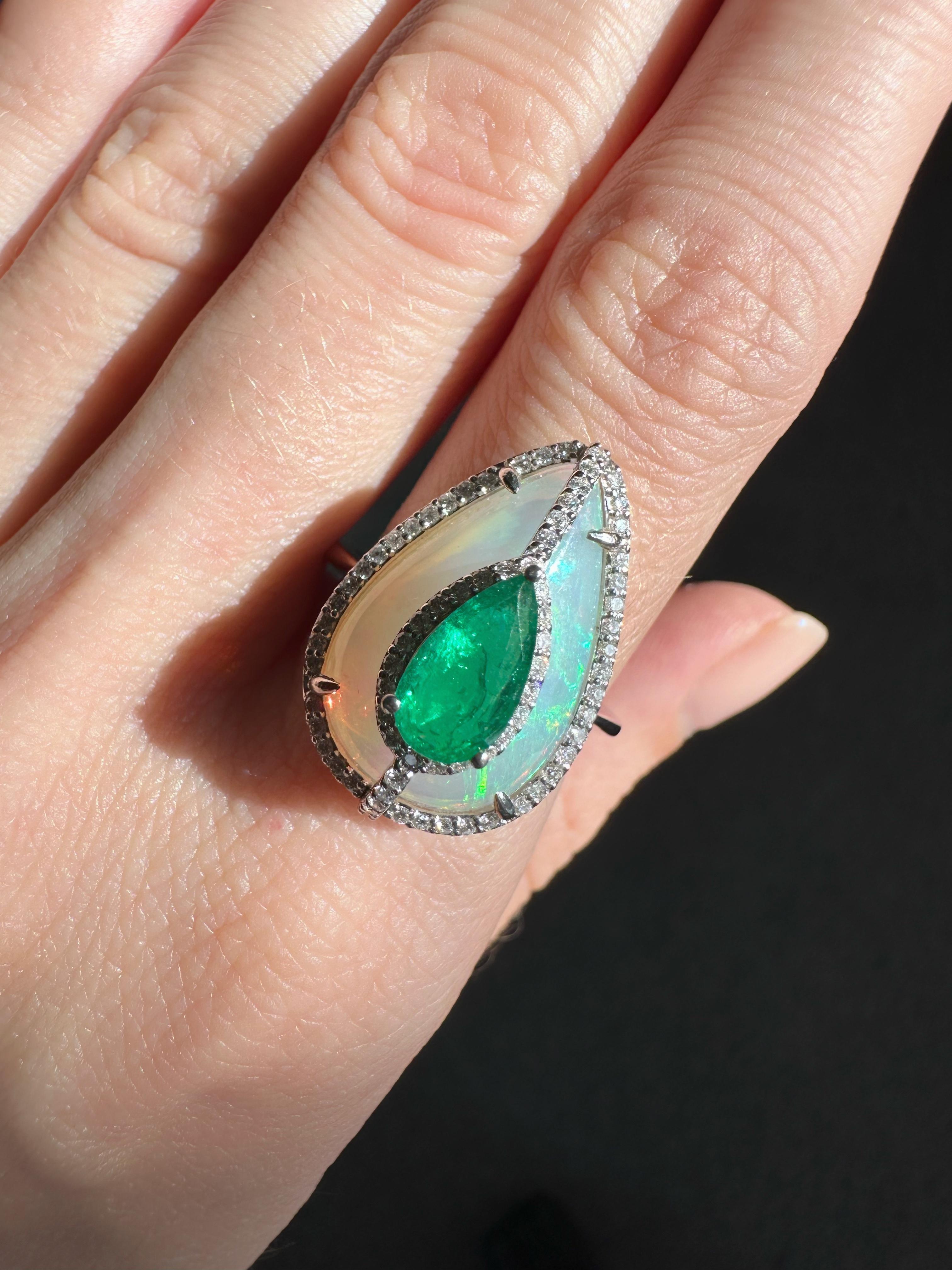 Certified Opal, Emerald and Diamond Cocktail Ring In New Condition For Sale In Bangkok, Thailand