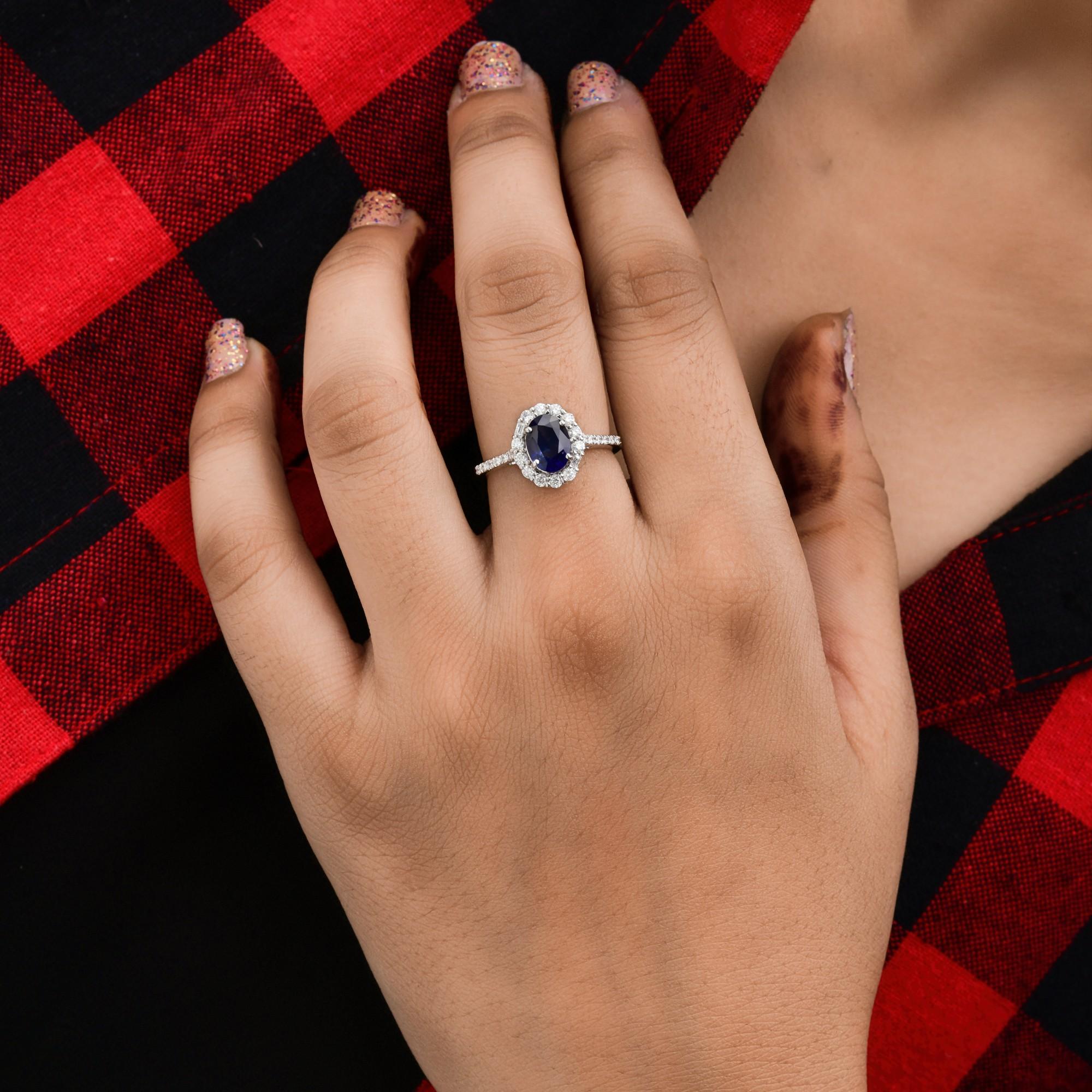 En vente :  Certified Oval Blue Sapphire SI/HI Diamond Halo Engagement Ring 14k White Gold (bague de fiançailles avec saphir bleu ovale certifié SI/HI et diamant) 2