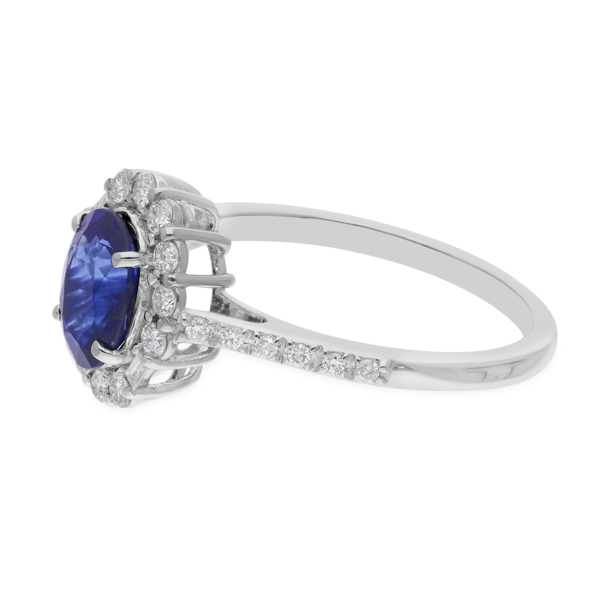 En venta: Zafiro Azul Ovalado Certificado SI/HI Anillo de Compromiso Halo de Diamantes Oro Blanco 18k  4