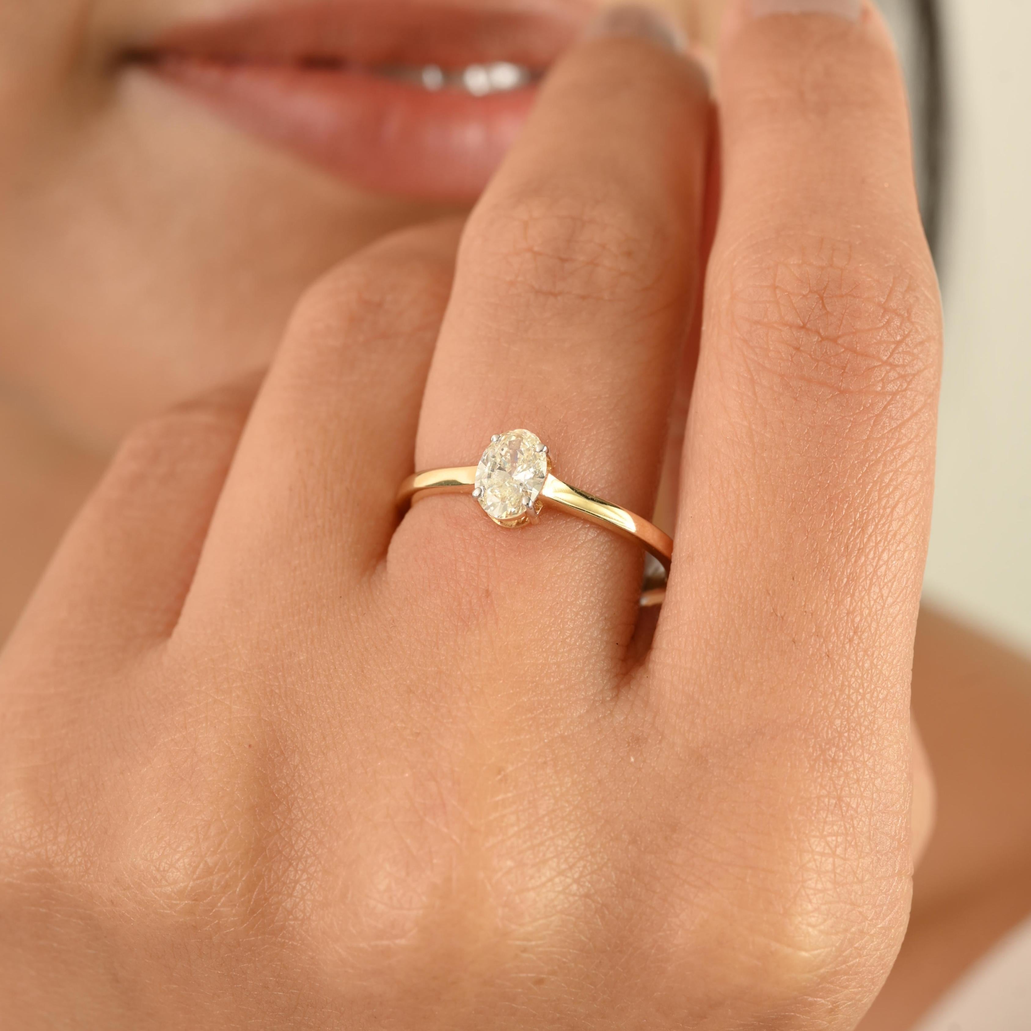 in vendita:  Anello di fidanzamento solitario con diamante taglio ovale certificato per lei in oro giallo 18 carati 8