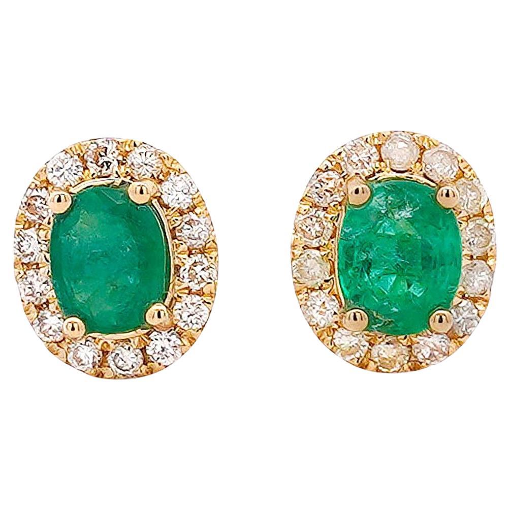Boucles d'oreilles halo en or jaune massif 14 carats certifiées CGL, composées d'émeraudes naturelles de 3/4 carats de taille ovale et de diamants de taille ronde.

Détails de l'article :
Pierre précieuse : Émeraude naturelle
Couleur : Vert
Poids en