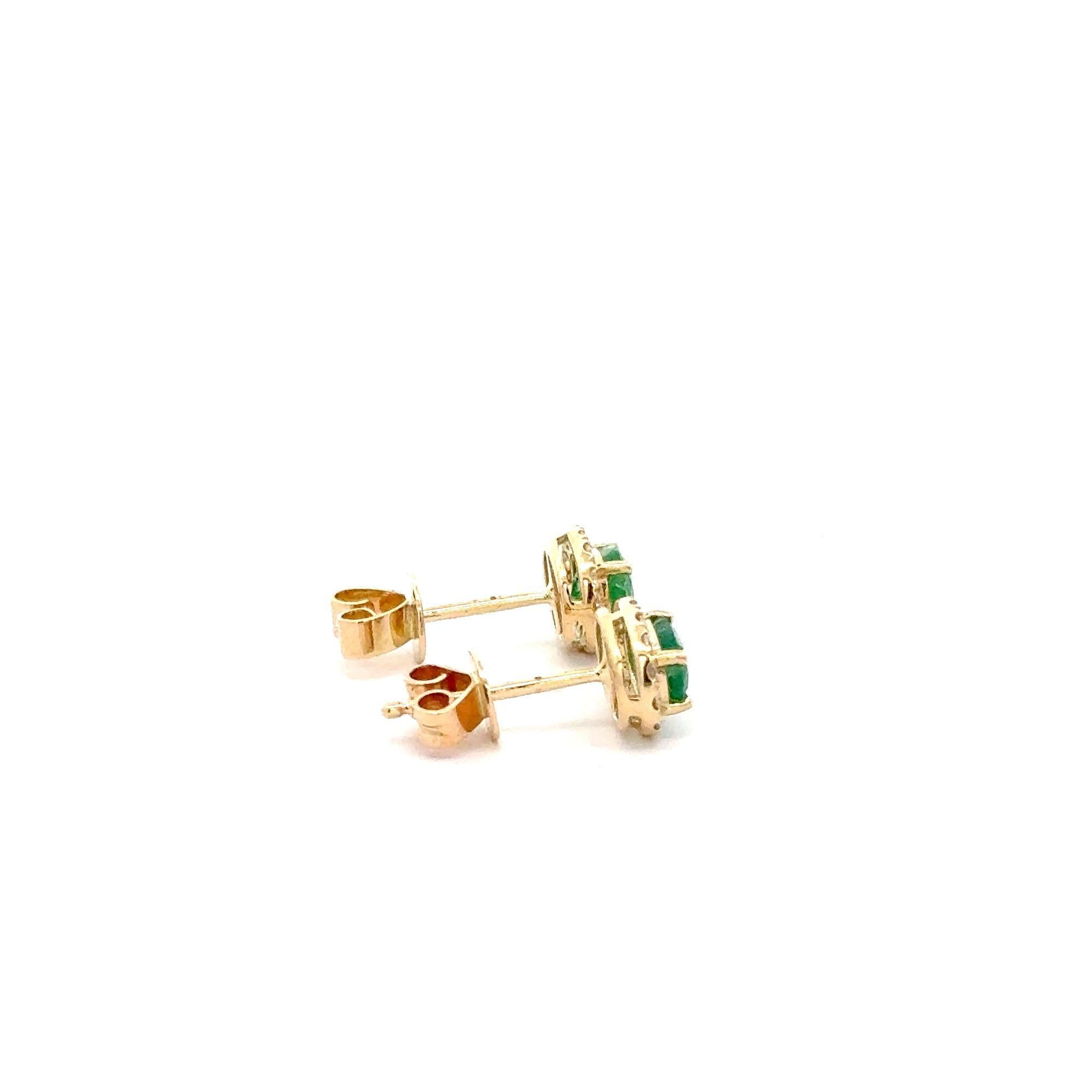 Boucle d'oreille en or 14K avec émeraude ovale certifiée et halo de diamants Pour femmes en vente