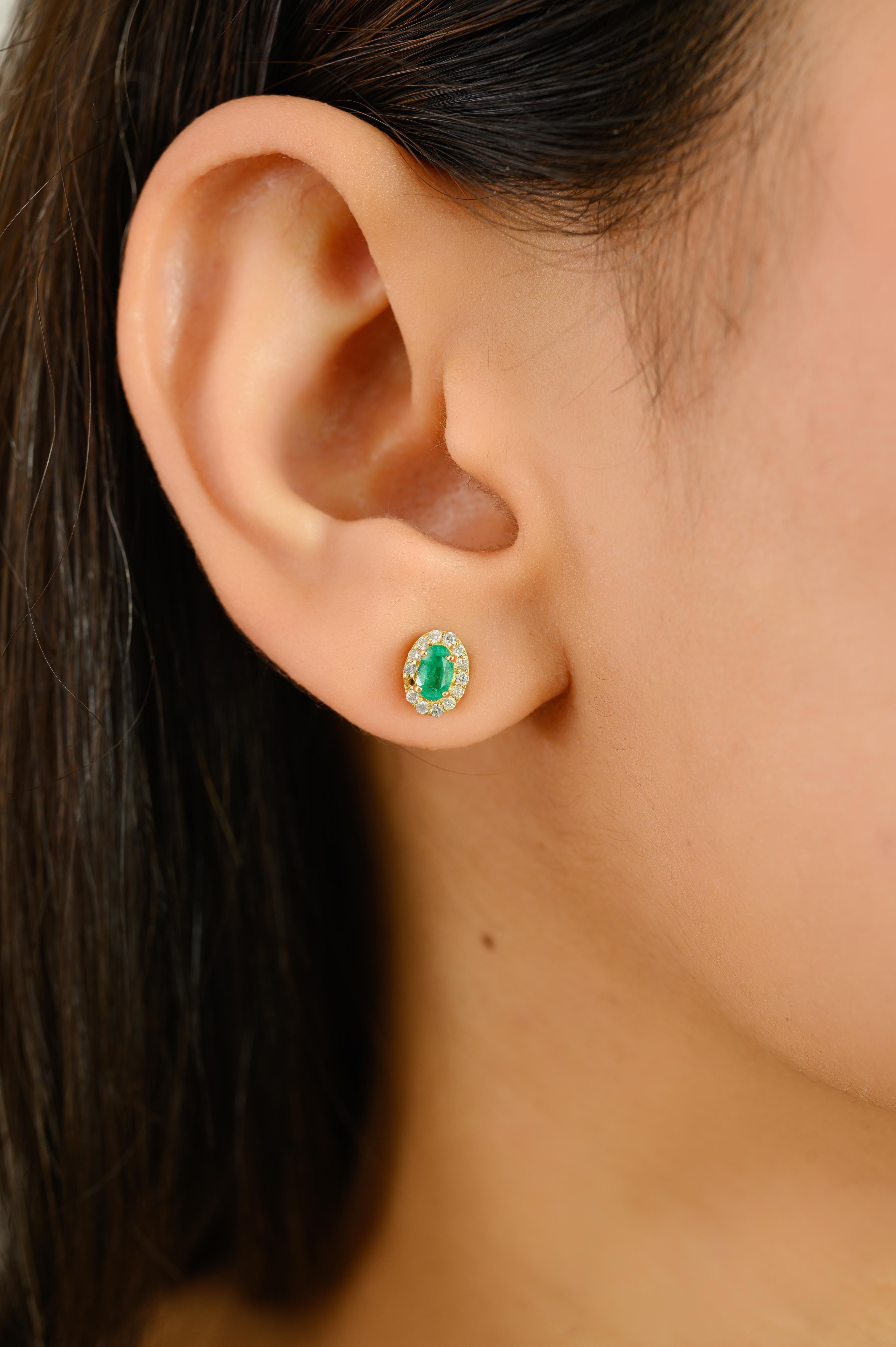 Certified Oval Cut Zambian Emerald Diamond Stud Earrings in 18K Yellow Gold In New Condition For Sale In New York, NY