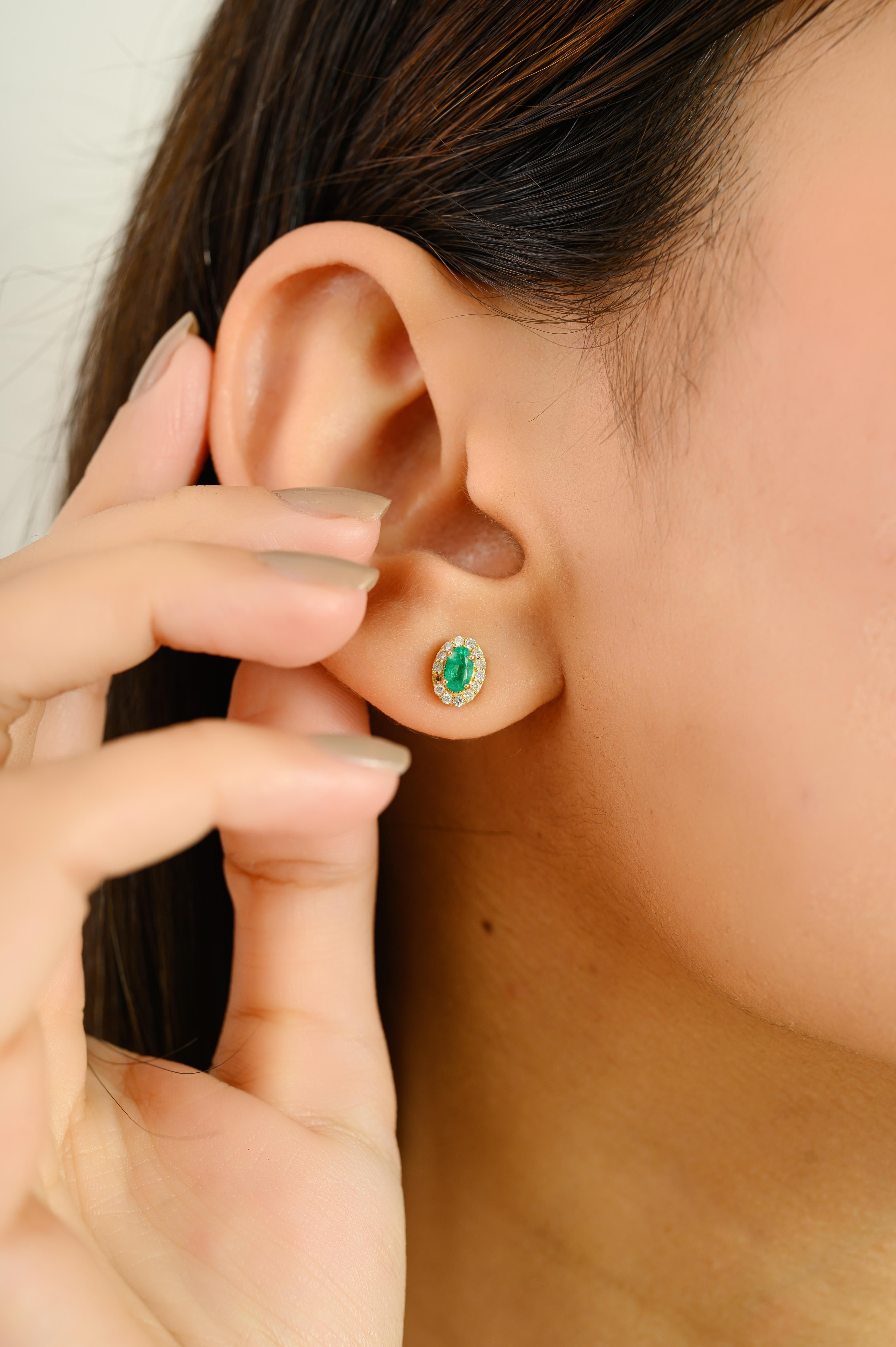 Certified Oval Cut Zambian Emerald Diamond Stud Earrings in 18K Yellow Gold For Sale 1