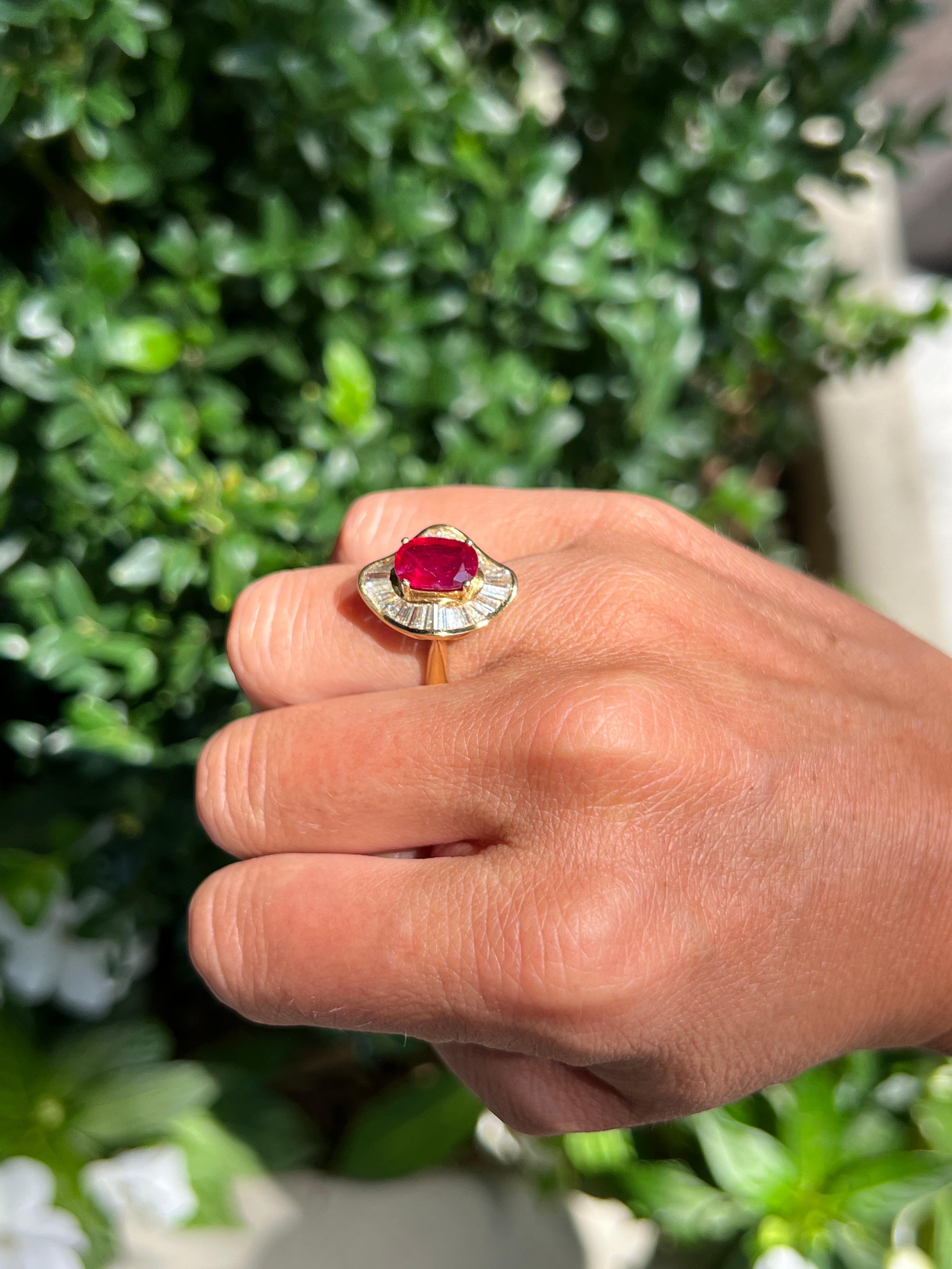 Anillo Bailarina de Rubíes y Diamantes Ovalados Certificados Corte oval en venta