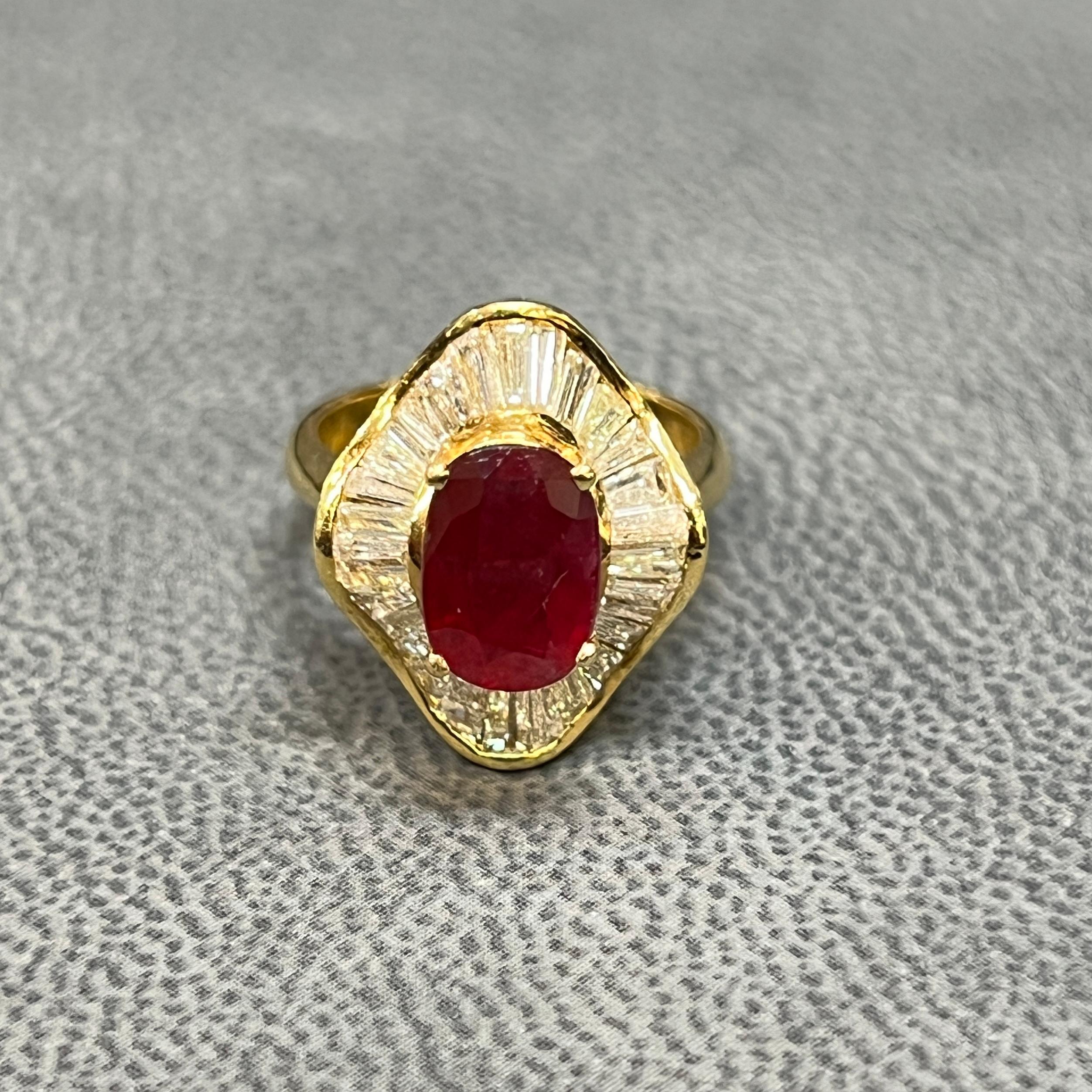 Anillo Bailarina de Rubíes y Diamantes Ovalados Certificados en Excelente estado para la venta en New York, NY