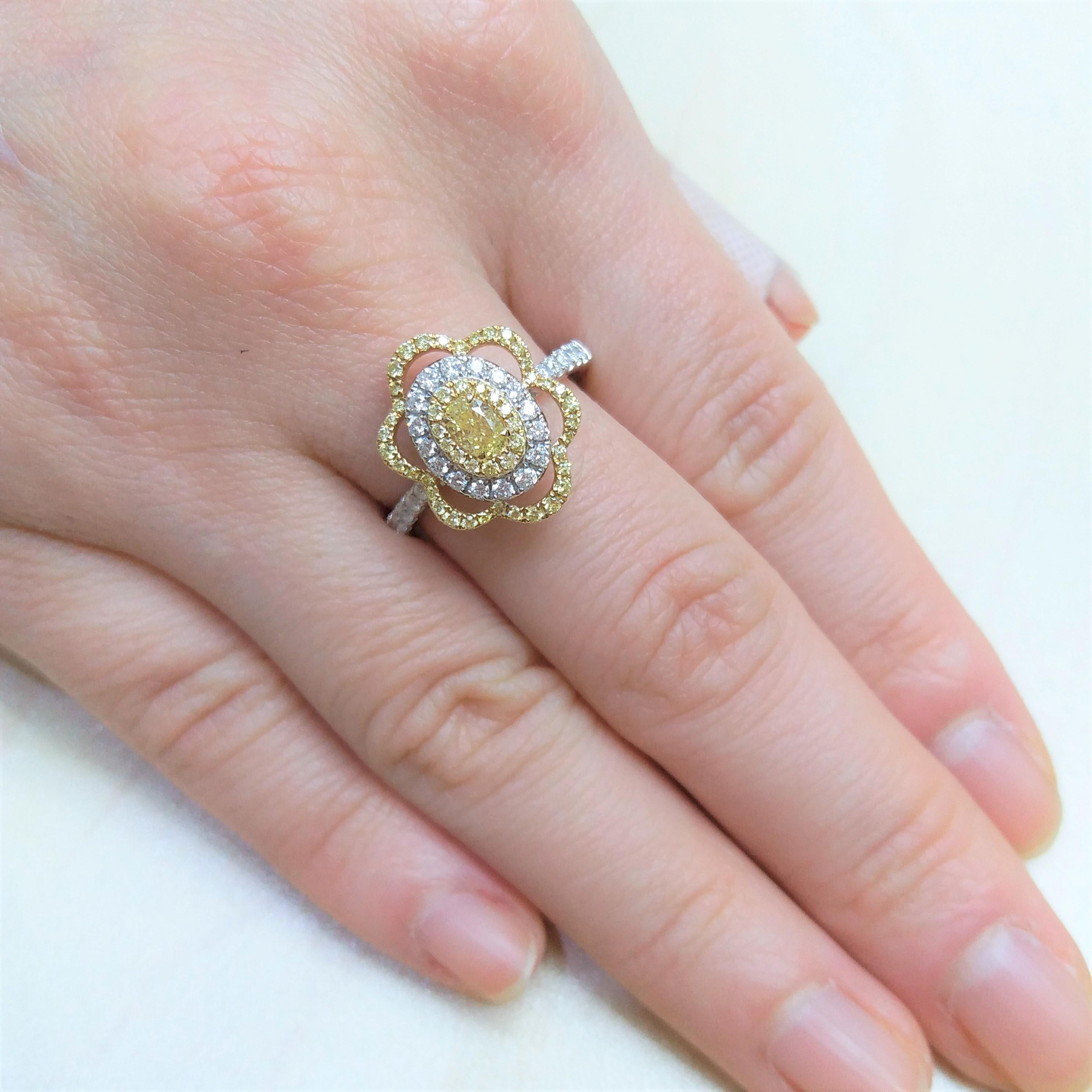 Zertifizierter ovaler natürlicher intensiver gelber Diamant weißer Diamantring Damen im Angebot