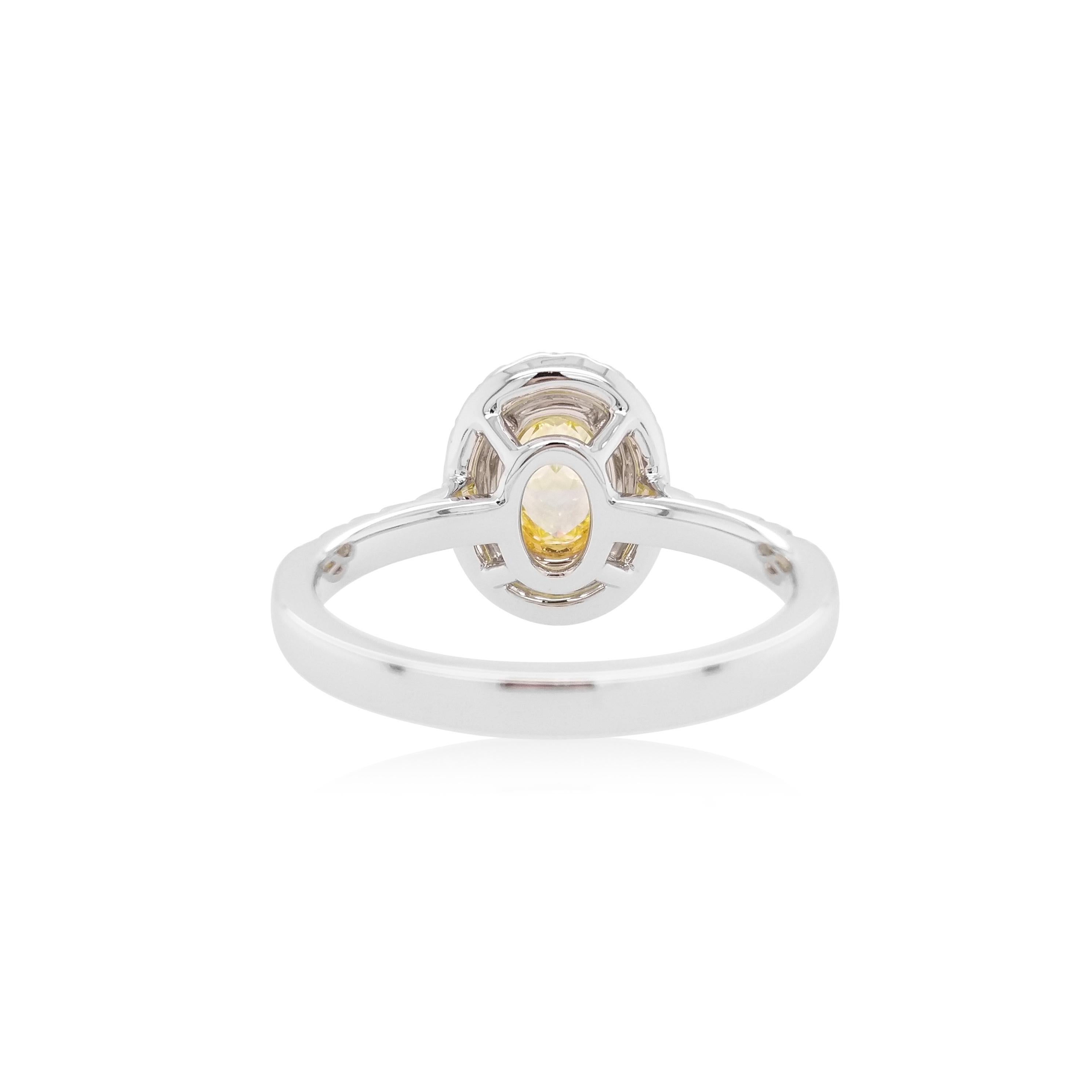 Contemporary Certified Oval Shape Yellow Diamond Ring made in 18K Gold and platinum For Sale