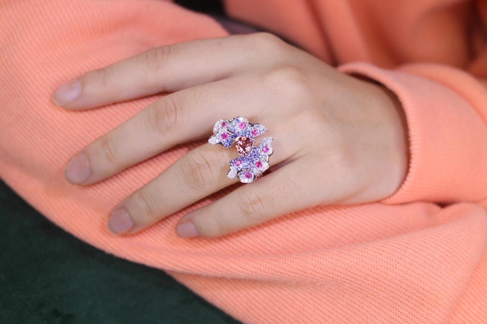 Anello e ciondolo in oro bianco 18 carati con zaffiro padparadscha certificato e farfalla in vendita 13