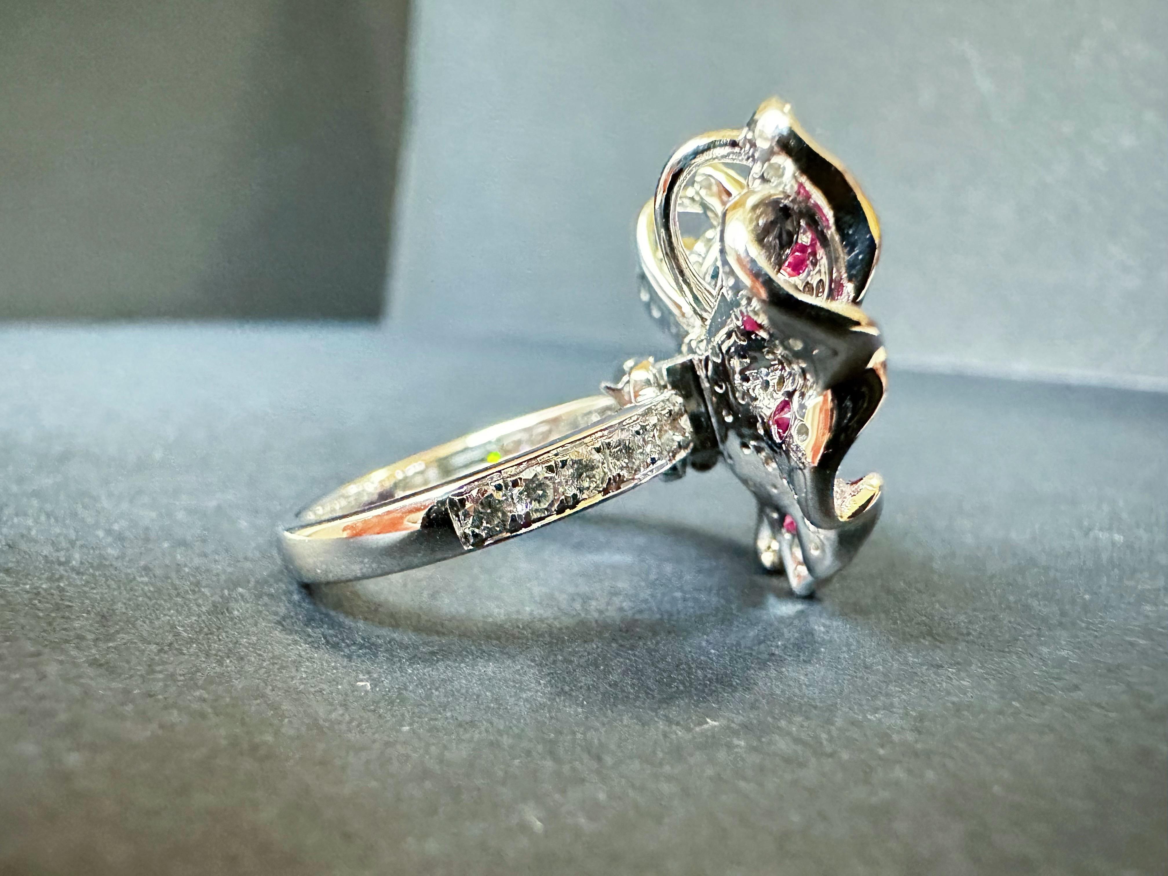 Anello e ciondolo in oro bianco 18 carati con zaffiro padparadscha certificato e farfalla in vendita 1