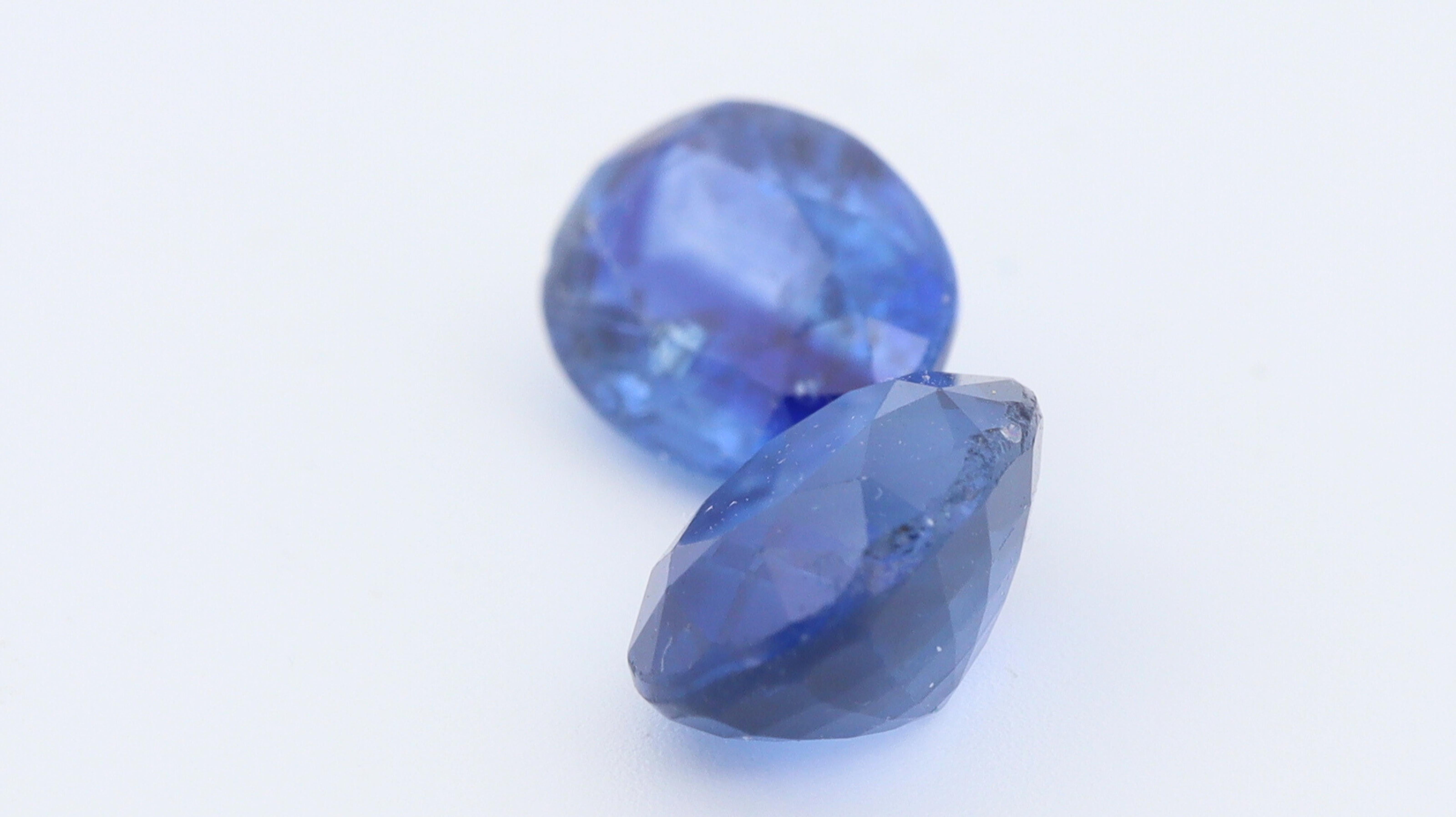 Oval Cut Certified Pair of Oval Blue Sapphires from Sri Lanka - 2.82ct For Sale