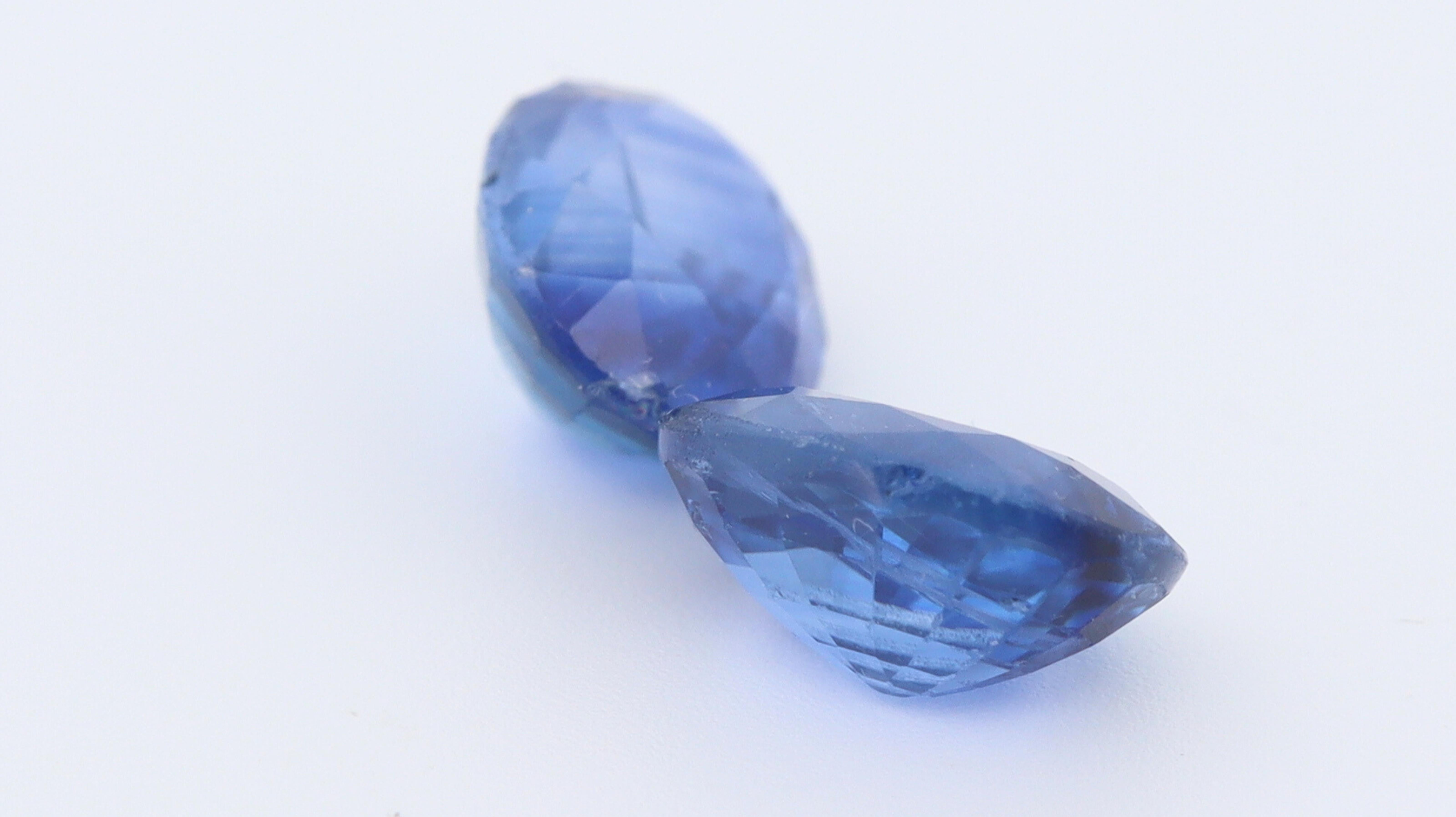 Certified Pair of Oval Blue Sapphires from Sri Lanka - 2.82ct For Sale 2