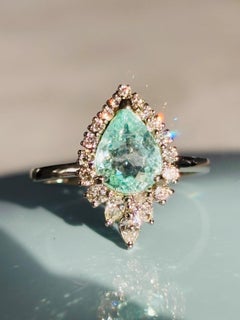 Bague cocktail en or blanc 18 carats avec tourmaline Paraiba et diamants