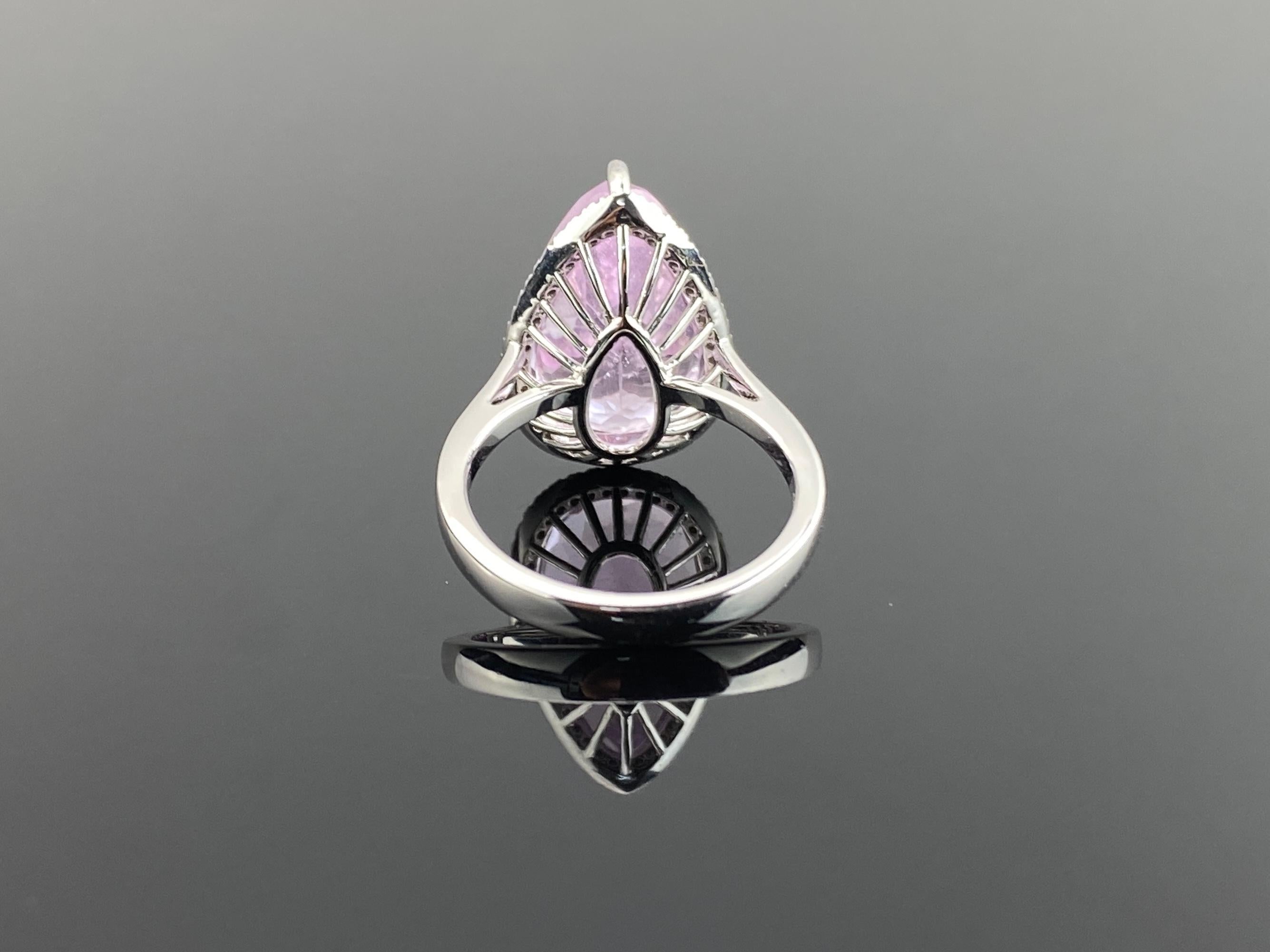 Certified Pear Shape 12.12 Carat Kunzite and Diamond Solitaire Cocktail Ring In New Condition For Sale In Bangkok, Thailand