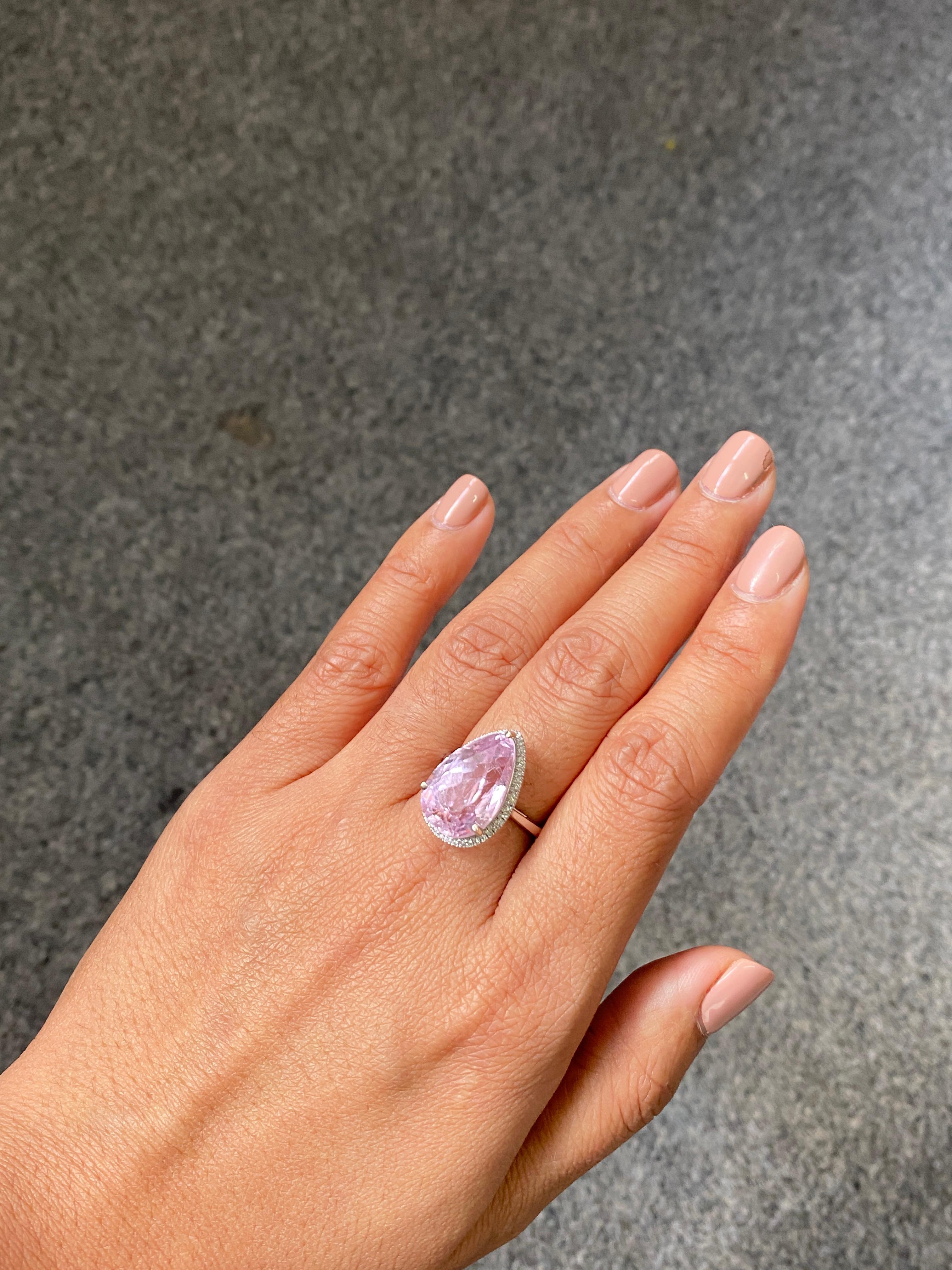 Certified Pear Shape 12.12 Carat Kunzite and Diamond Solitaire Cocktail Ring For Sale 2