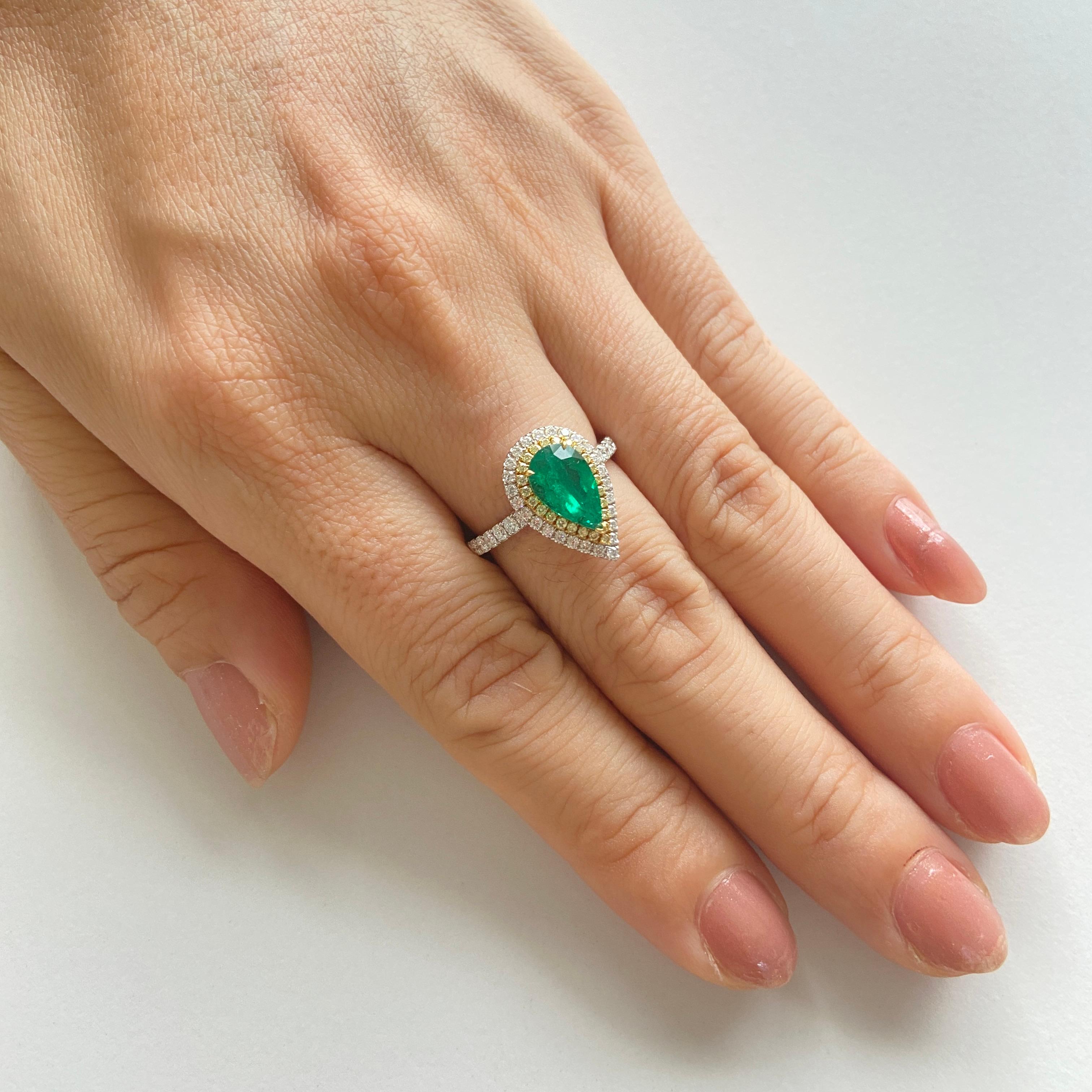 Zertifizierter birnenförmiger kolumbianischer Smaragd Gelber Diamant Drehbarer 18K Gold Ring Damen im Angebot