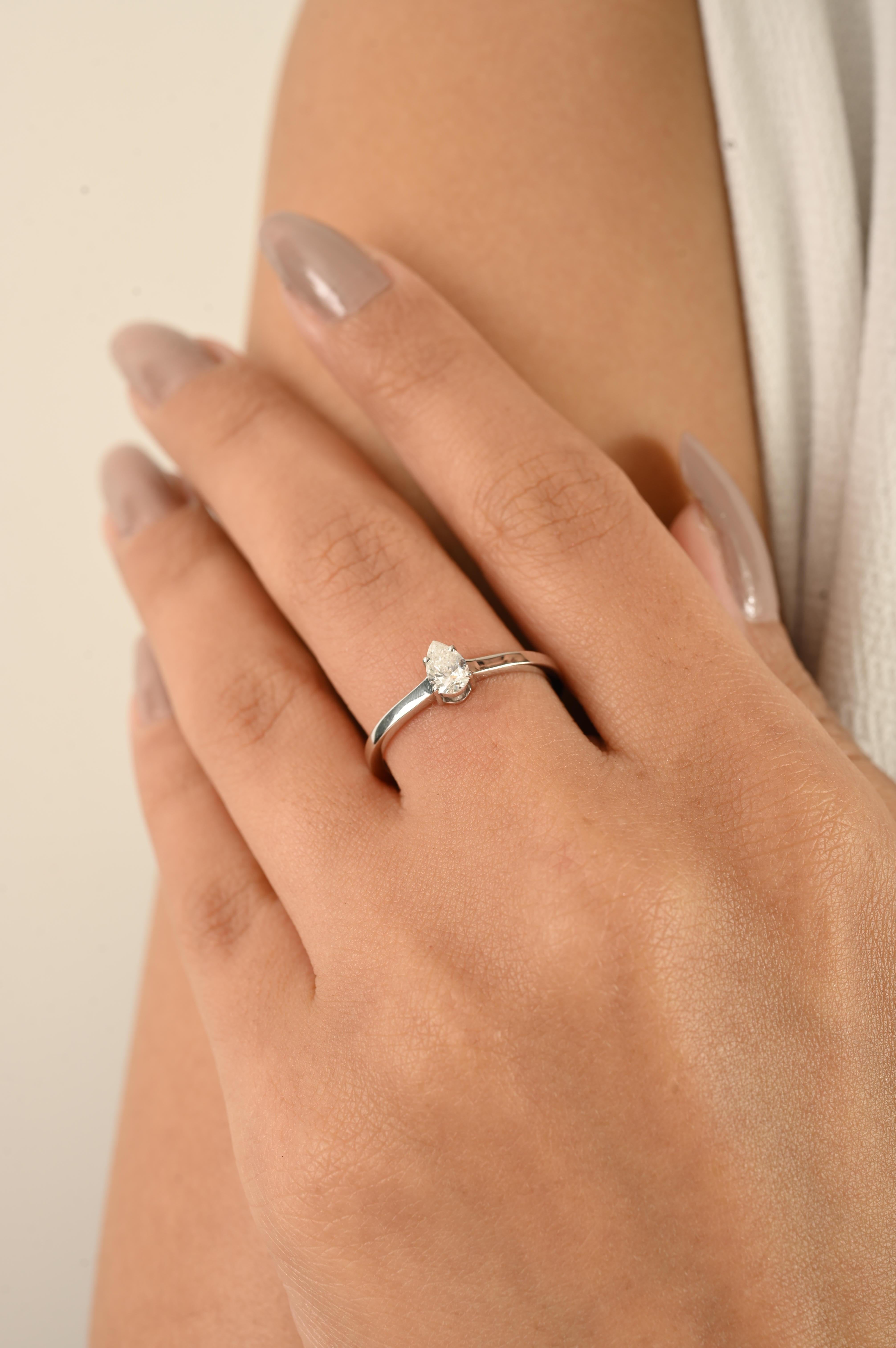 En vente :  Bague solitaire en or blanc massif 14kt avec diamant naturel certifié taille poire 2