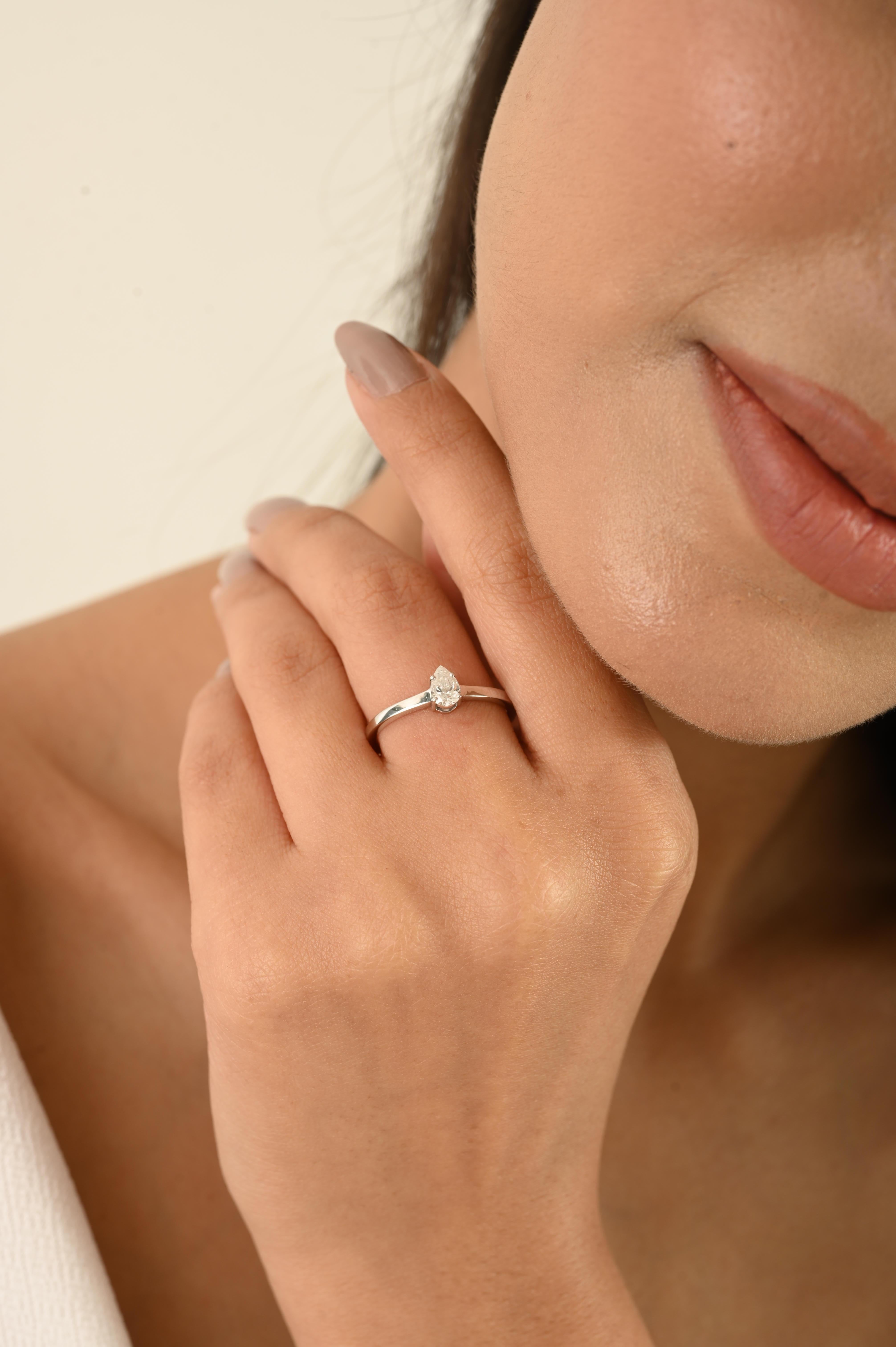 En vente :  Bague solitaire en or blanc massif 14kt avec diamant naturel certifié taille poire 4