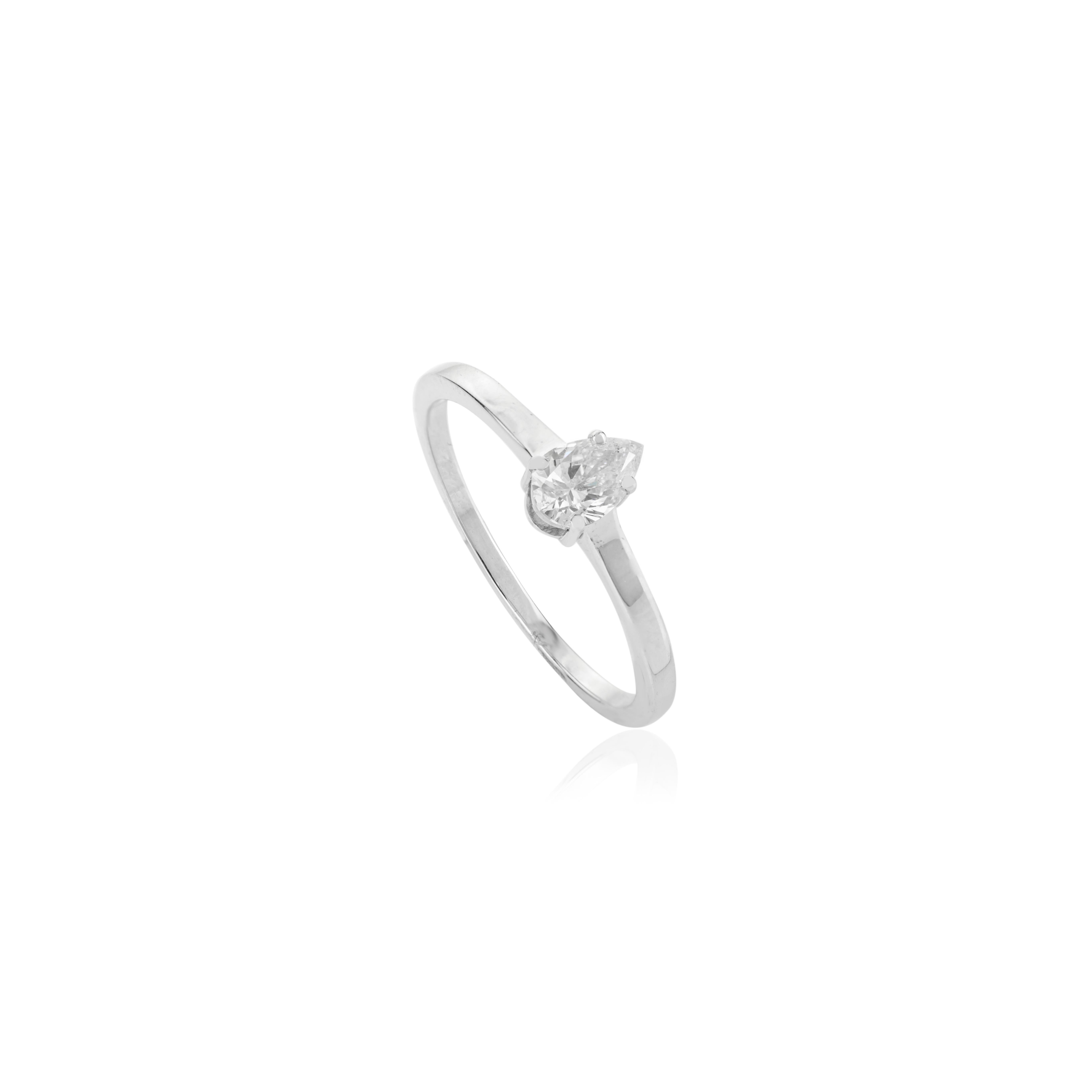 En vente :  Bague solitaire en or blanc massif 14kt avec diamant naturel certifié taille poire 7