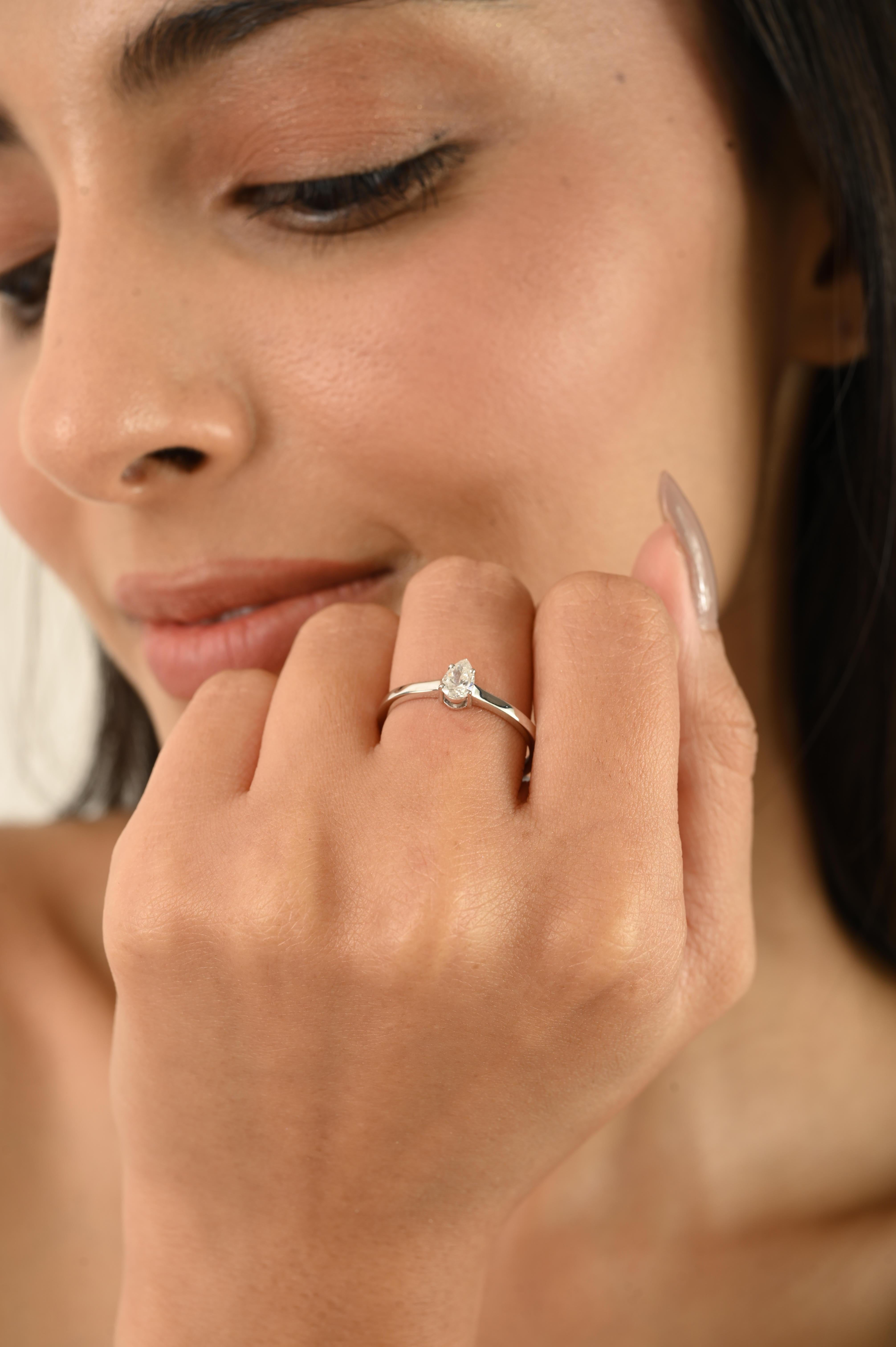 En vente :  Bague solitaire en or blanc massif 14kt avec diamant naturel certifié taille poire 8