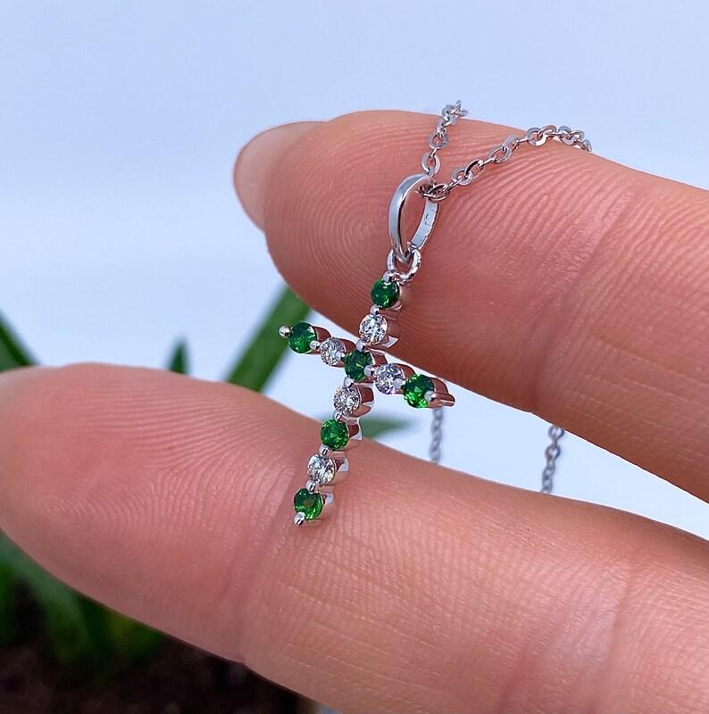 Brilliant Cut Certified Pendant with Natural Tsavorite and Diamonds, 14 Karat White Gold, 585 For Sale