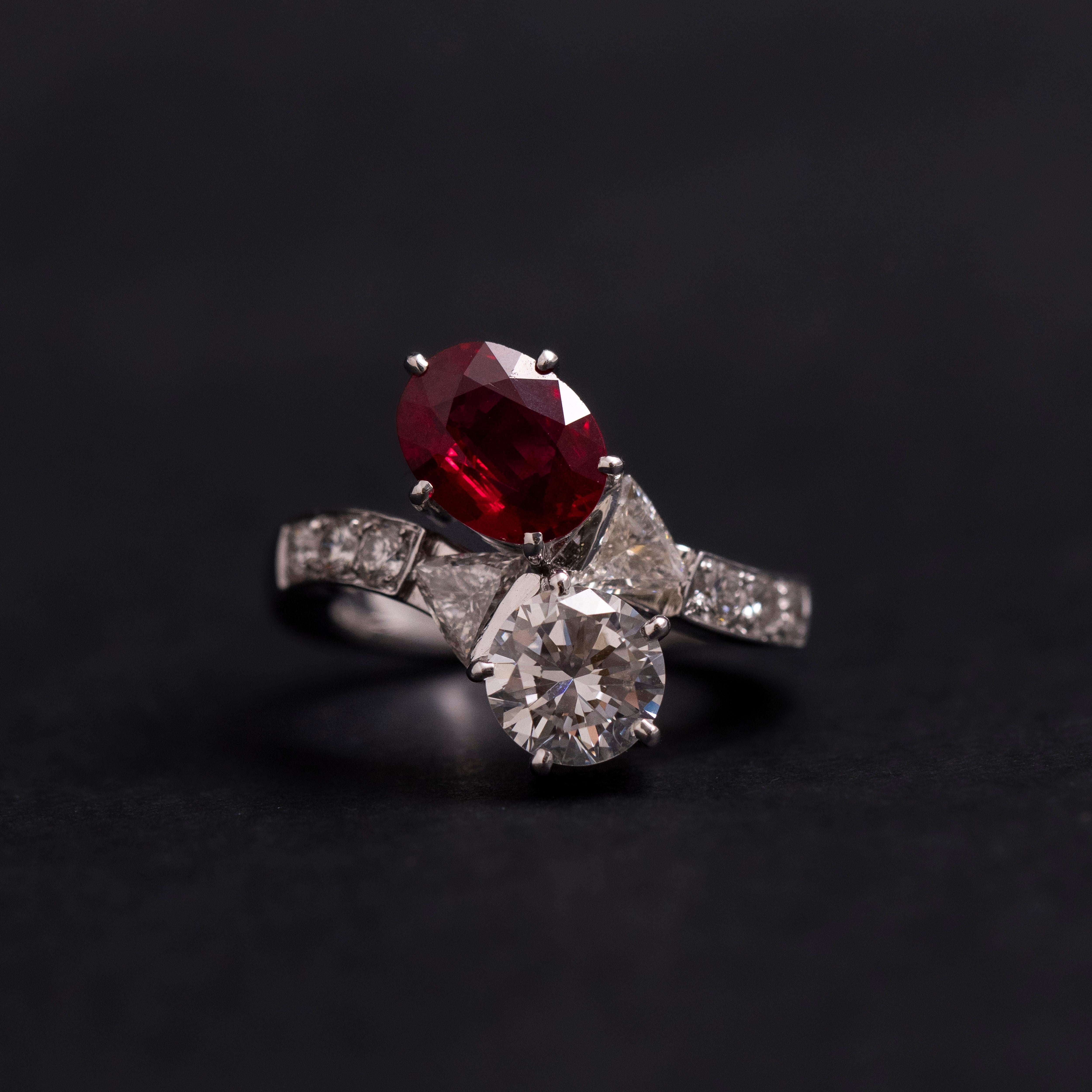 Contemporary Certified Pigeon's Blood Burmese Burma Ruby Diamond Toi et Moi Engagement Ring For Sale