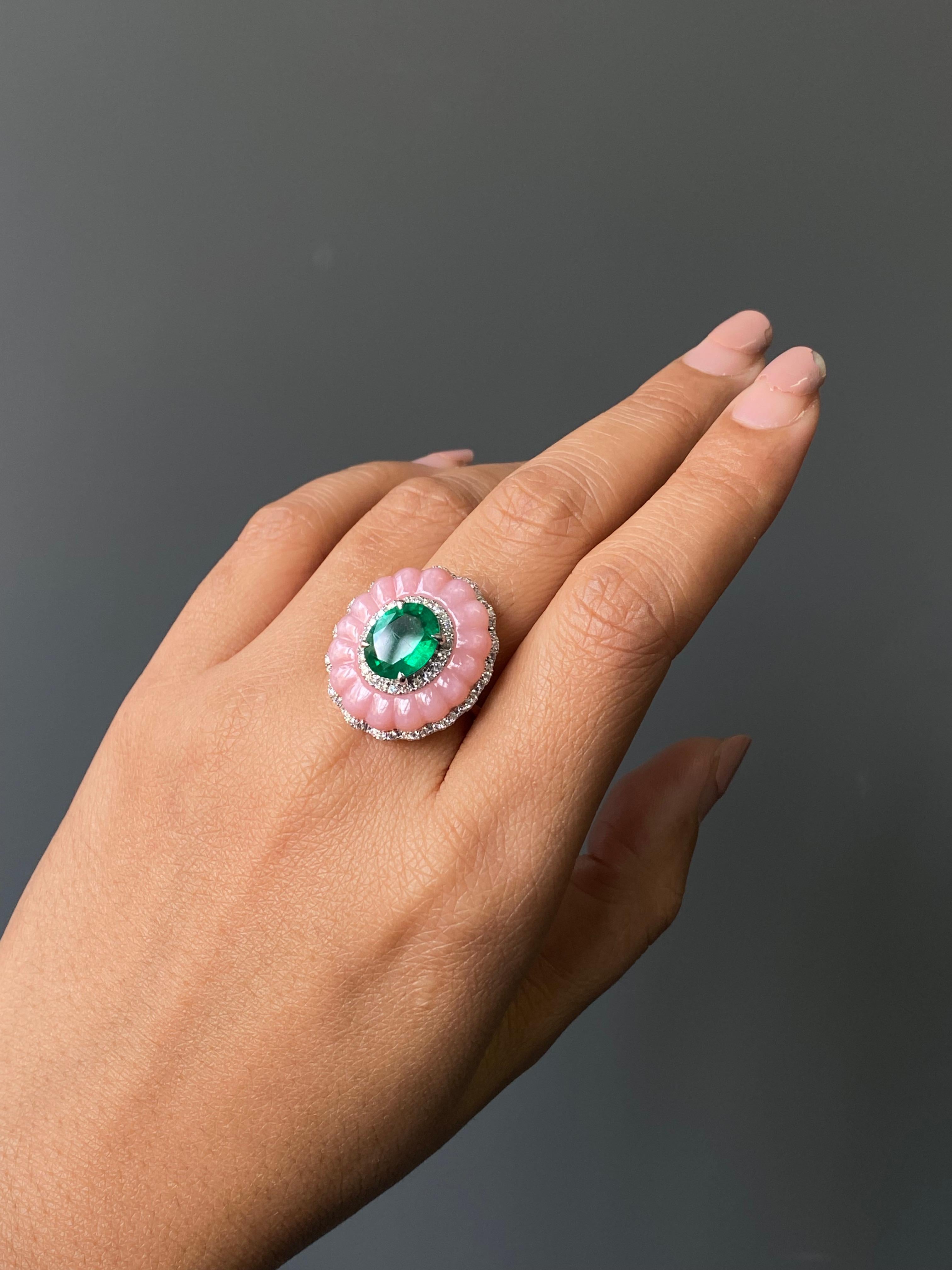 Certified Pink Opal And 7 Carat Colombian Emerald 18K Cocktail Ring In New Condition For Sale In Bangkok, Thailand