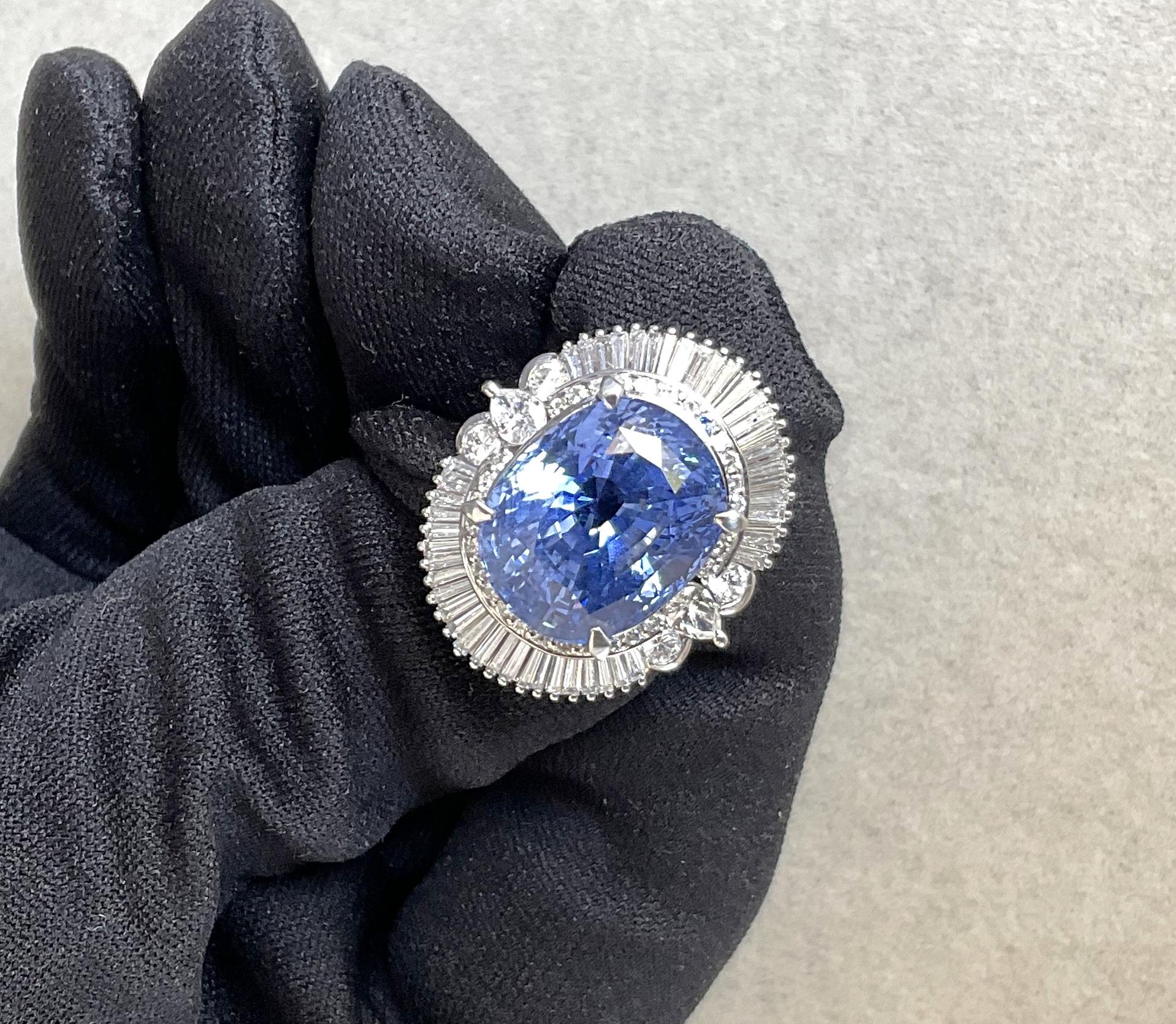 Certified Platinum Burma Blue Sapphire 17.4 Ct With 2.00 Ct Natural Diamond Ring In Excellent Condition For Sale In Jaipur, RJ