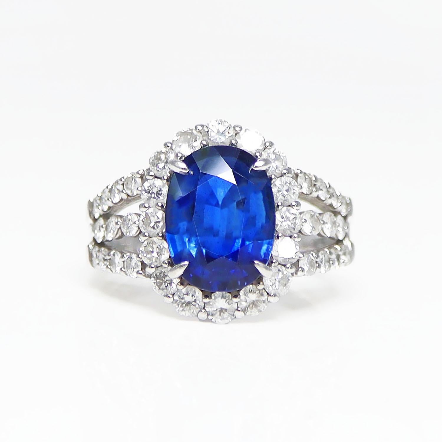 *Certified PT950 4.82 ct Unheated Royal Blue Sapphire&Diamonds Antique Art Deco Engagement Ring*

CGL-Certified natural royal blue sapphire as the center stone weighing 4.82 ct set on the PT950 white platinum halo design and pave' band with natural