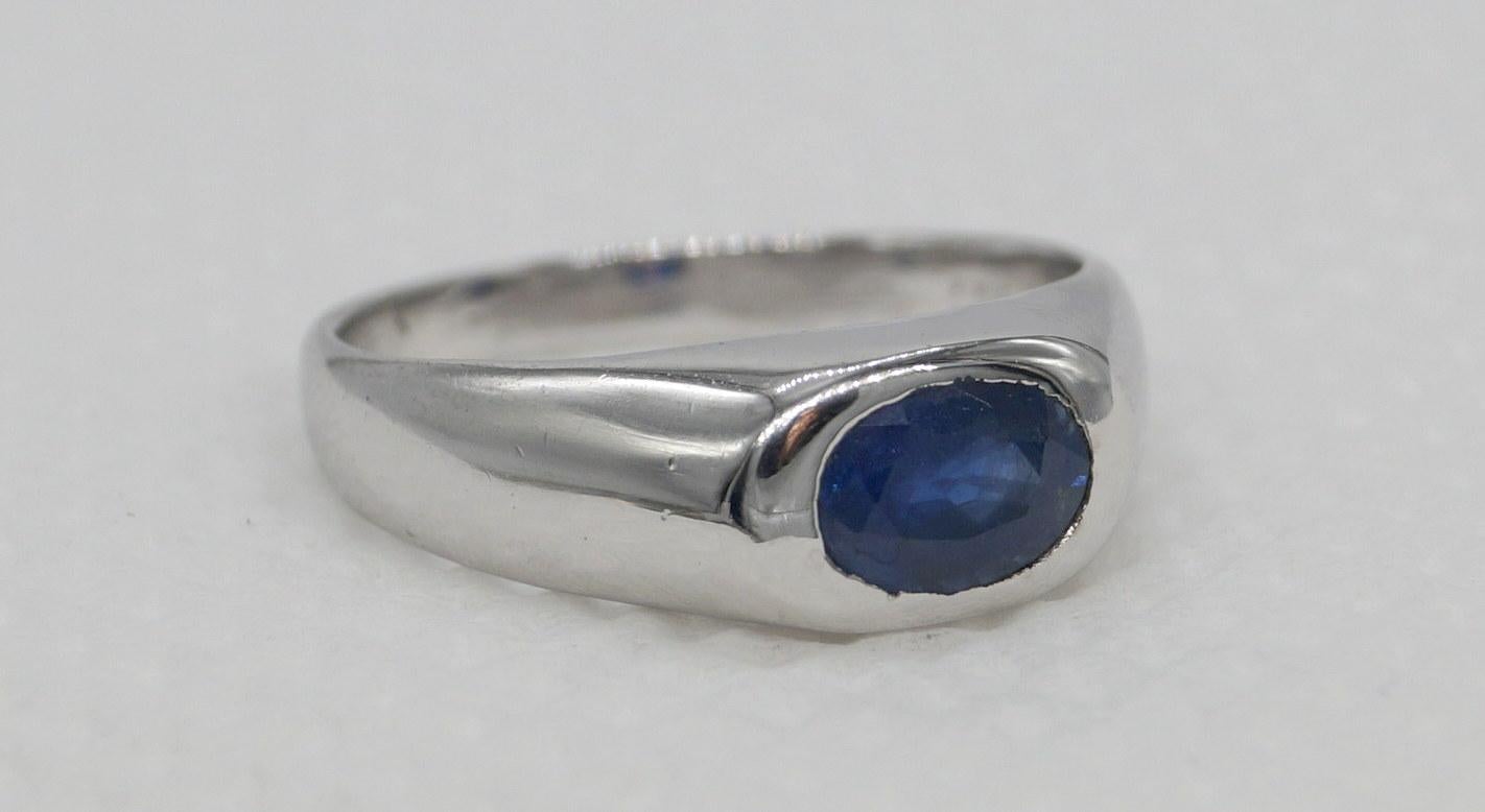 Royal Real natural Blue sapphire 925 silver white gold-plated ring consists of:
Gross weight- 4.00grams

Gemstone name- Blue sapphire
Gemstone type- Natural real

Metal- Silver
Metal purity- 925 sterling silver
Metal color- White gold plated

