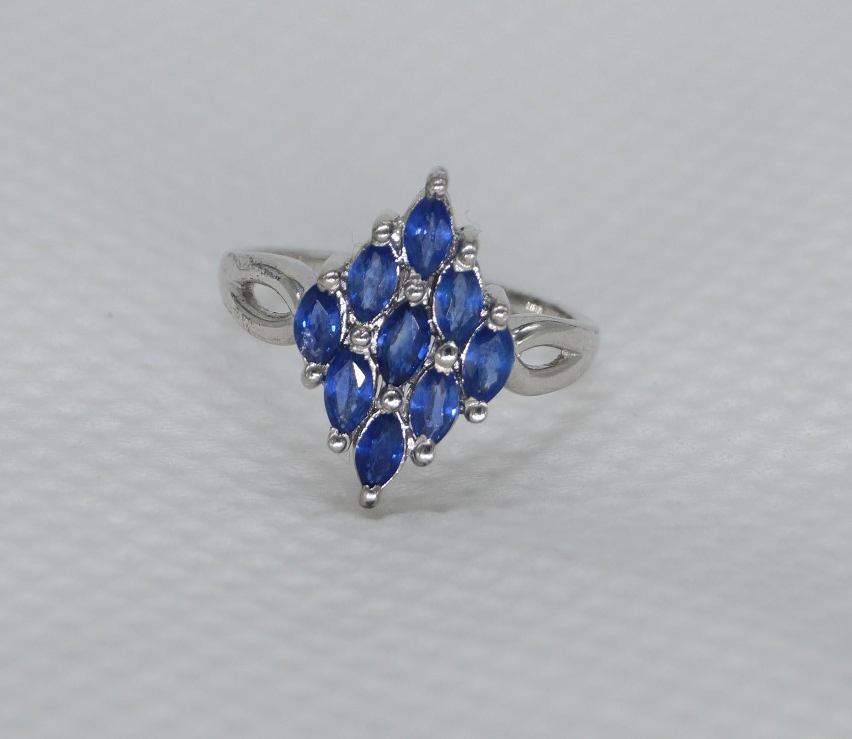 Art Nouveau Zaffiro blu naturale certificato Anello in argento sterling placcato oro bianco in vendita