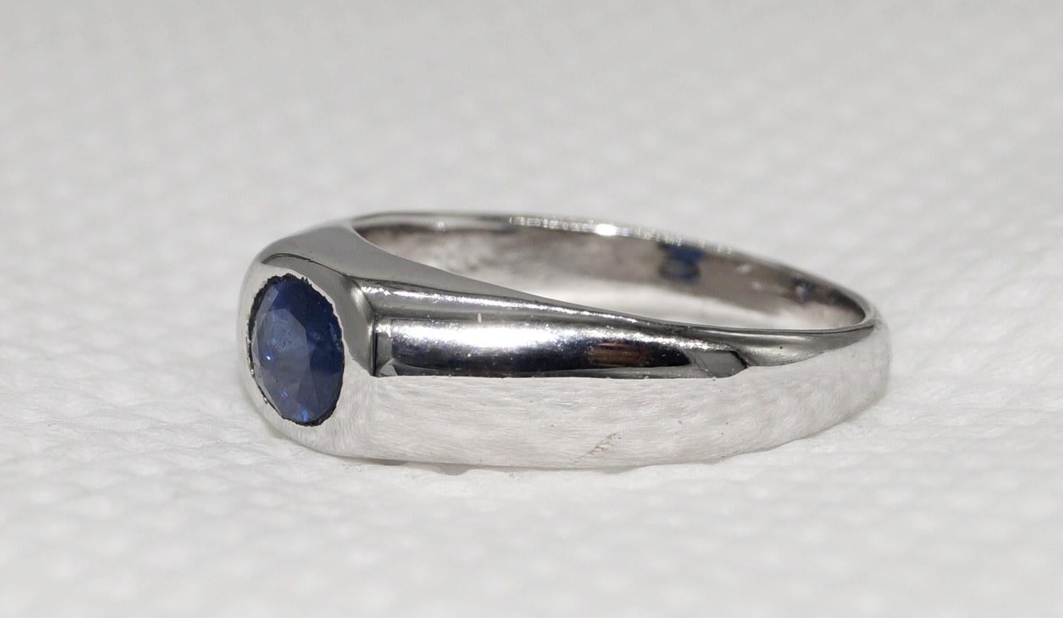 Oval Cut Certified Real Natural Blue Sapphire Sterling silver white gold-plated ring For Sale
